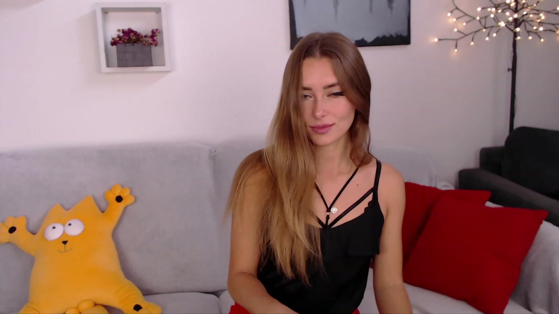 Gallery image thumbnail from SimonsWife's myfreecams stream on, 10/19/2023, 10:56 image 10 of 20