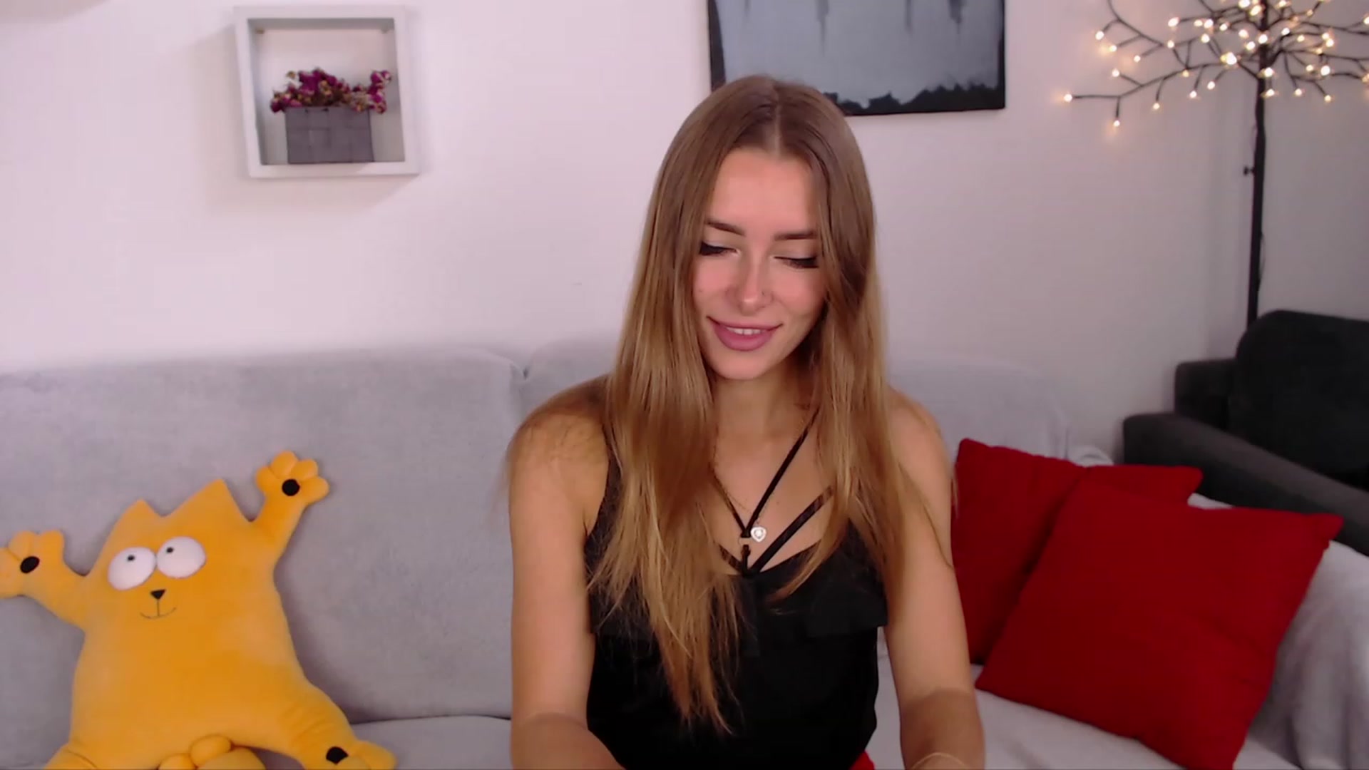 Gallery image thumbnail from SimonsWife's myfreecams stream on, 10/19/2023, 10:56 image 17 of 20