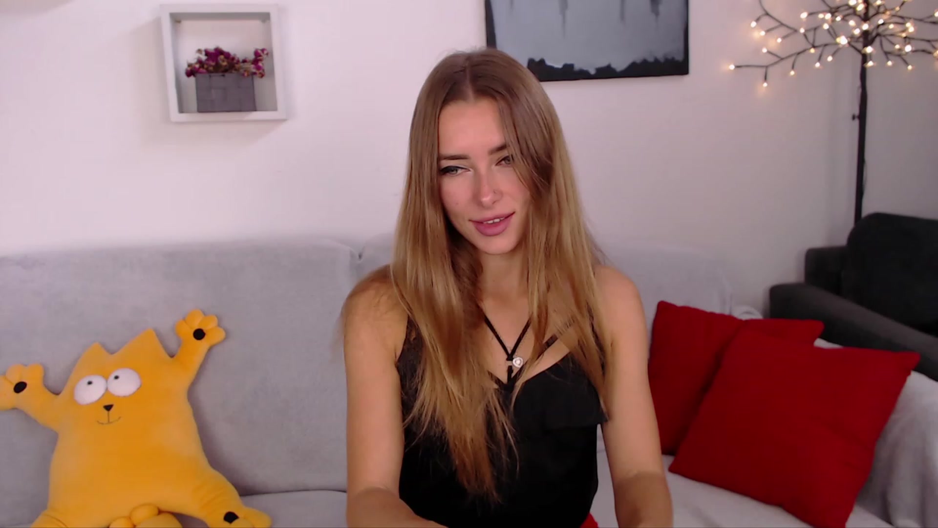 Gallery image thumbnail from SimonsWife's myfreecams stream on, 10/19/2023, 10:56 image 19 of 20