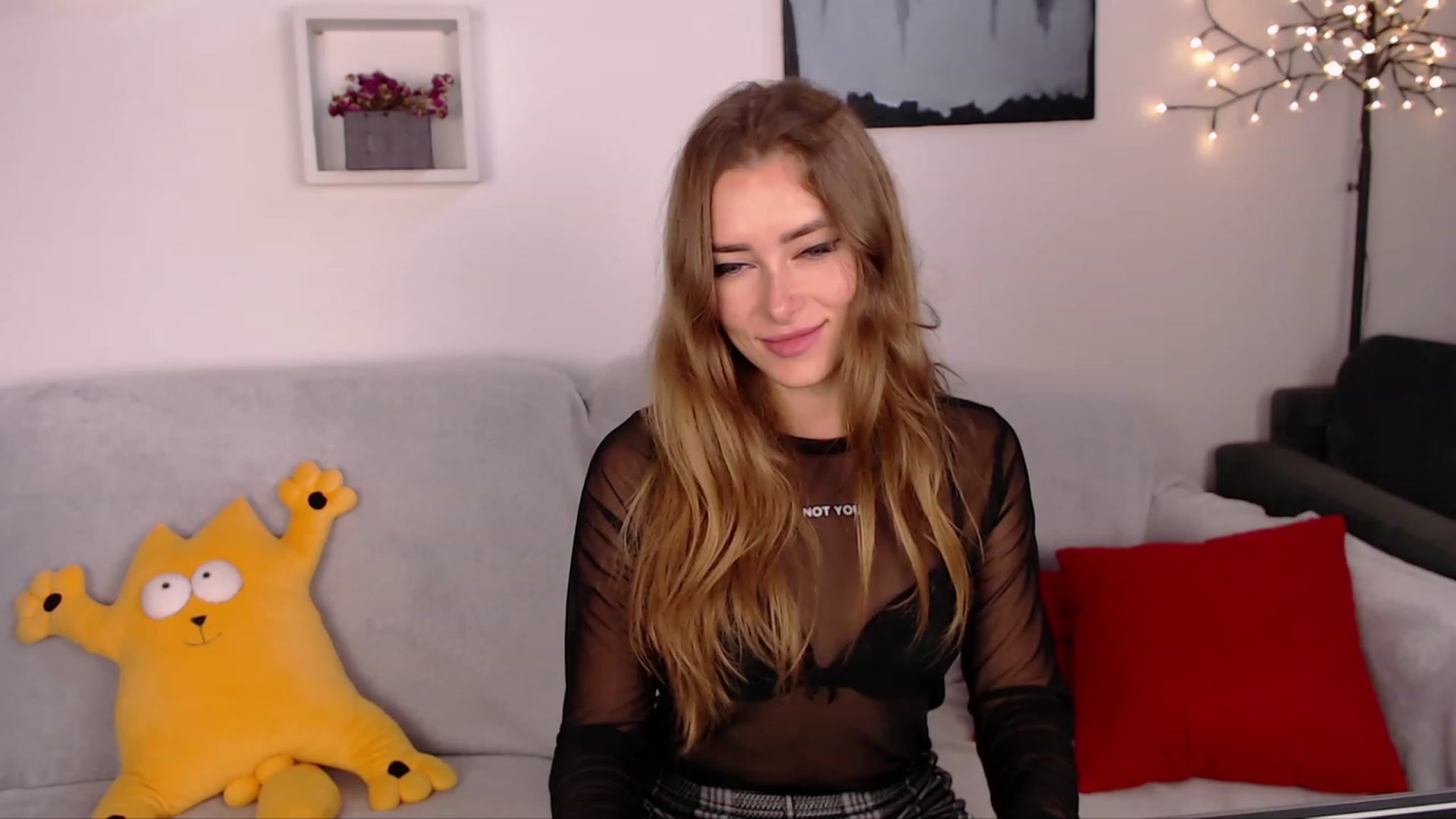 Gallery image thumbnail from SimonsWife's myfreecams stream on, 10/23/2023, 11:39 image 18 of 20