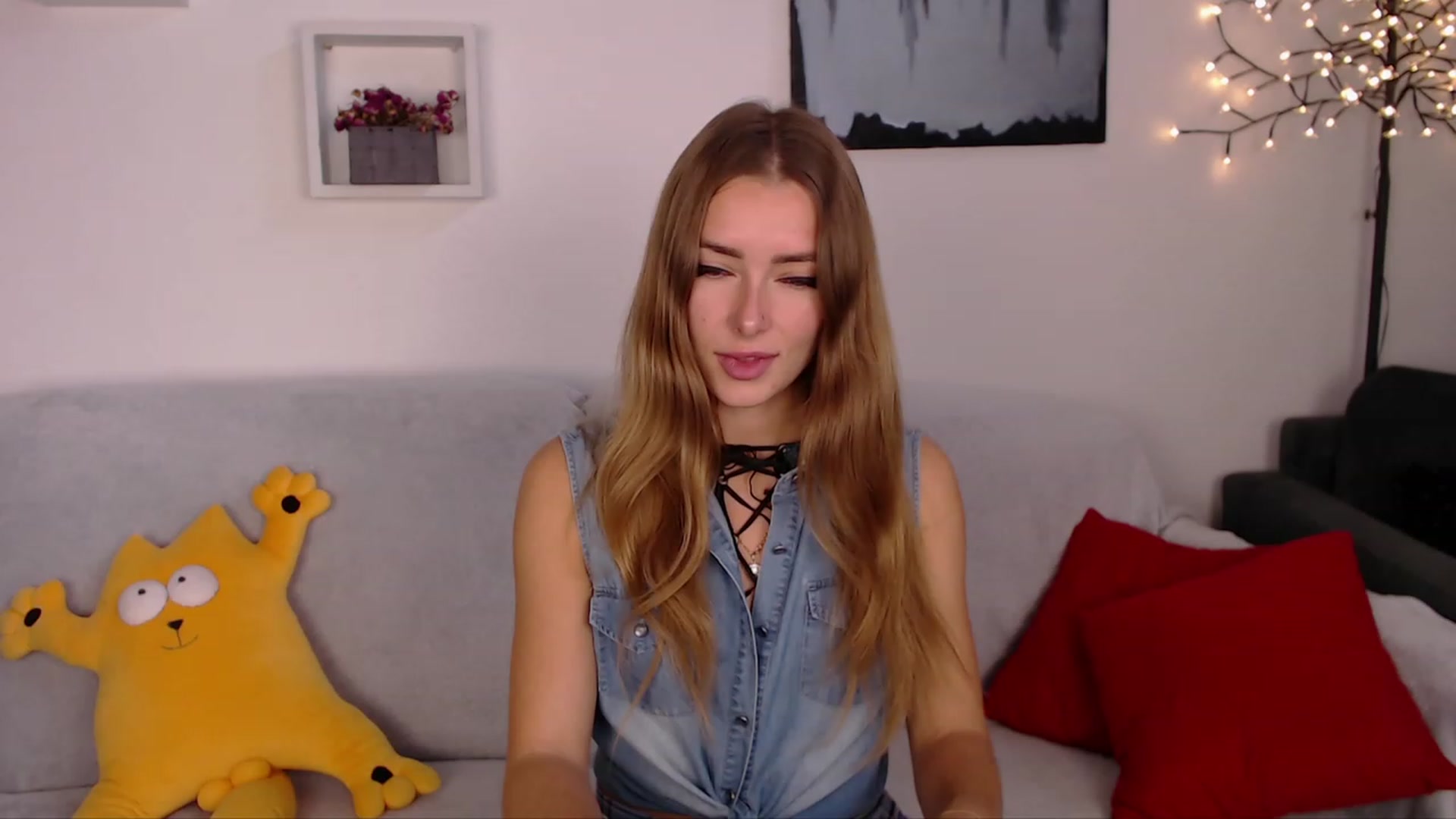 Gallery image thumbnail from SimonsWife's myfreecams stream on, 10/26/2023, 12:35 image 10 of 20