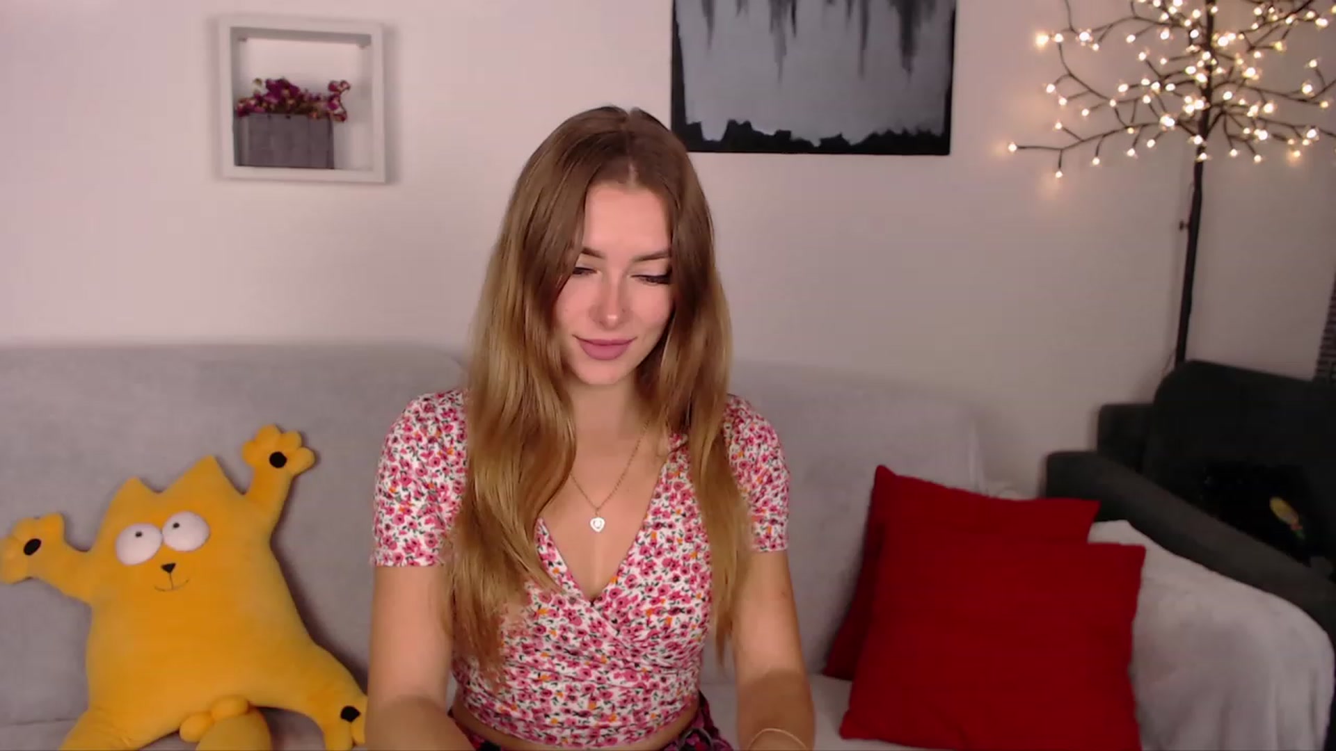 Gallery image thumbnail from SimonsWife's myfreecams stream on, 11/01/2023, 12:53 image 3 of 20