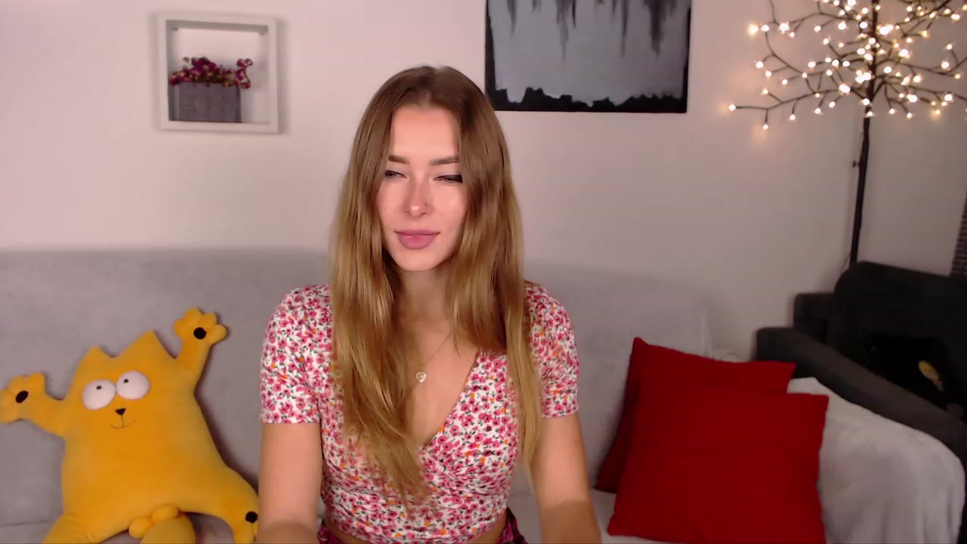 Gallery image thumbnail from SimonsWife's myfreecams stream on, 11/01/2023, 12:53 image 17 of 20