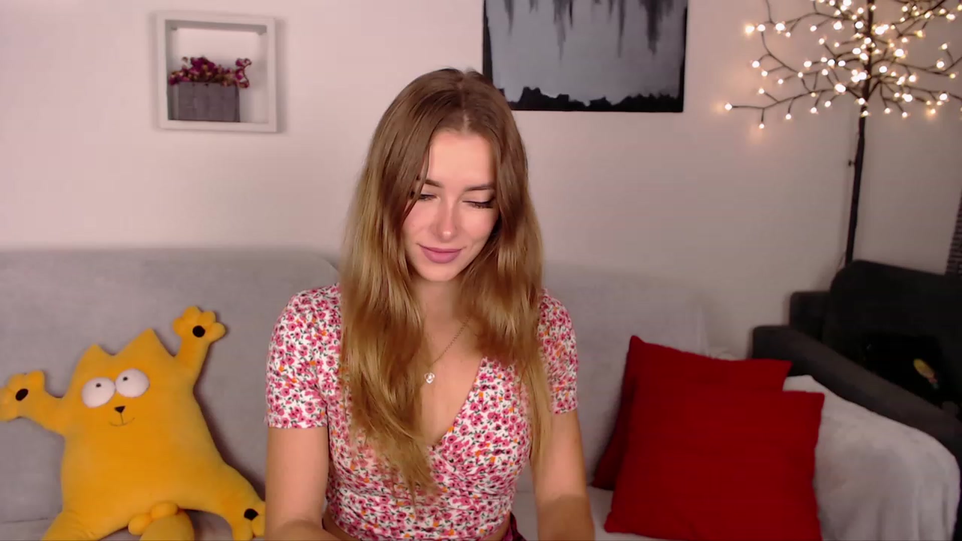 Gallery image thumbnail from SimonsWife's myfreecams stream on, 11/01/2023, 12:53 image 18 of 20