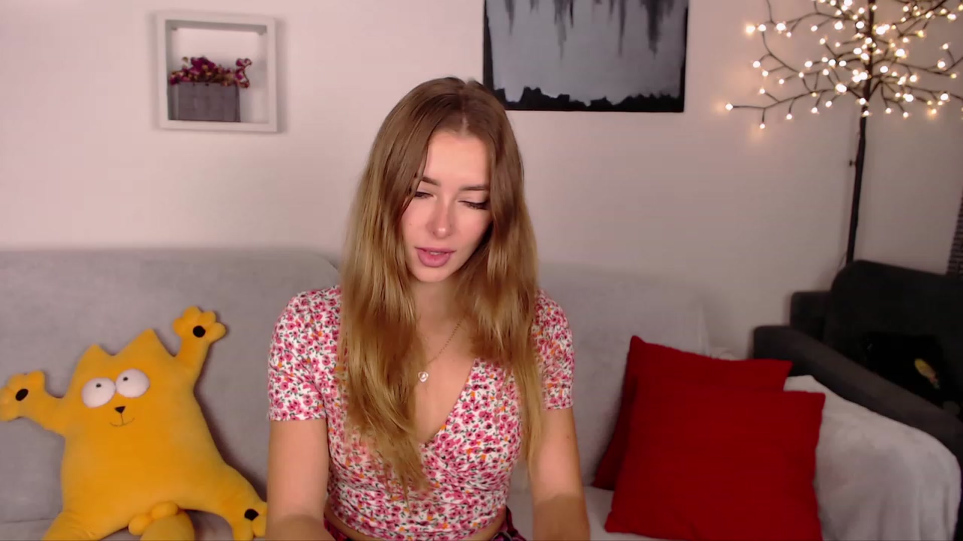 Gallery image thumbnail from SimonsWife's myfreecams stream on, 11/01/2023, 12:53 image 19 of 20