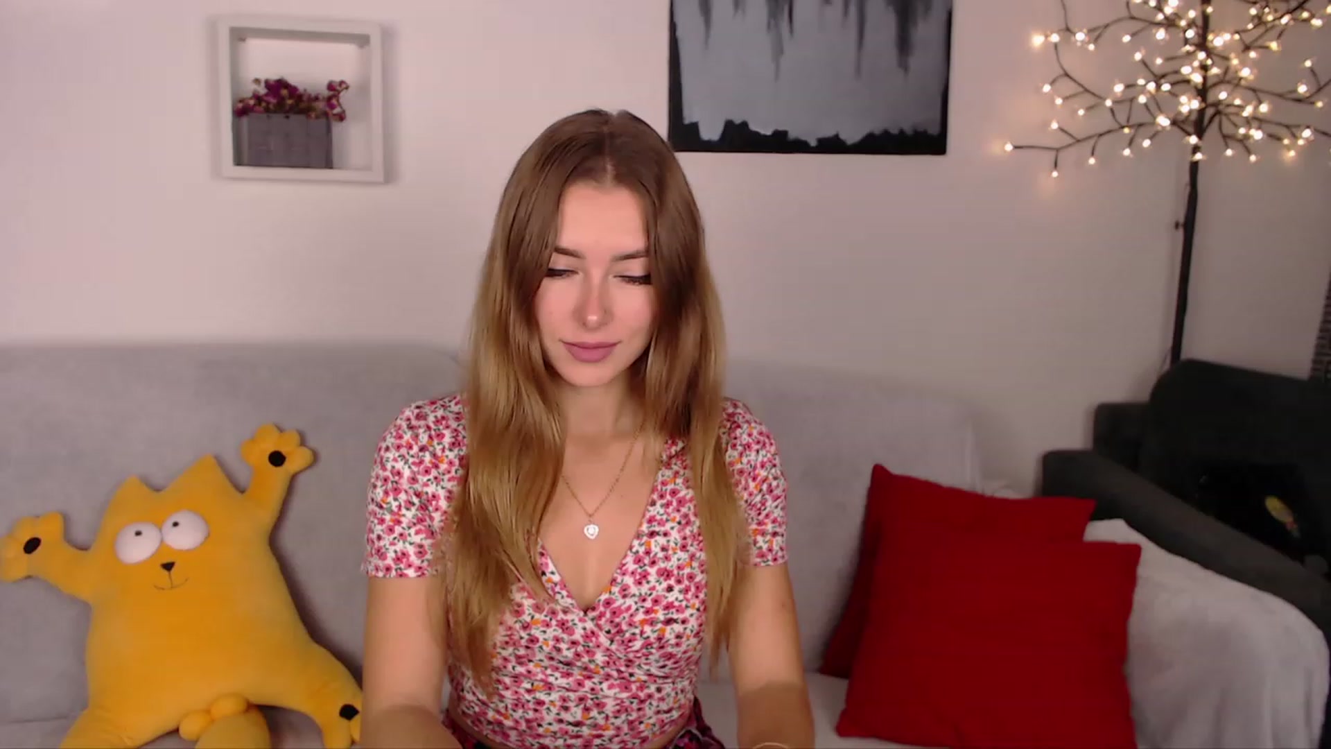 Gallery image thumbnail from SimonsWife's myfreecams stream on, 11/01/2023, 12:53 image 1 of 20