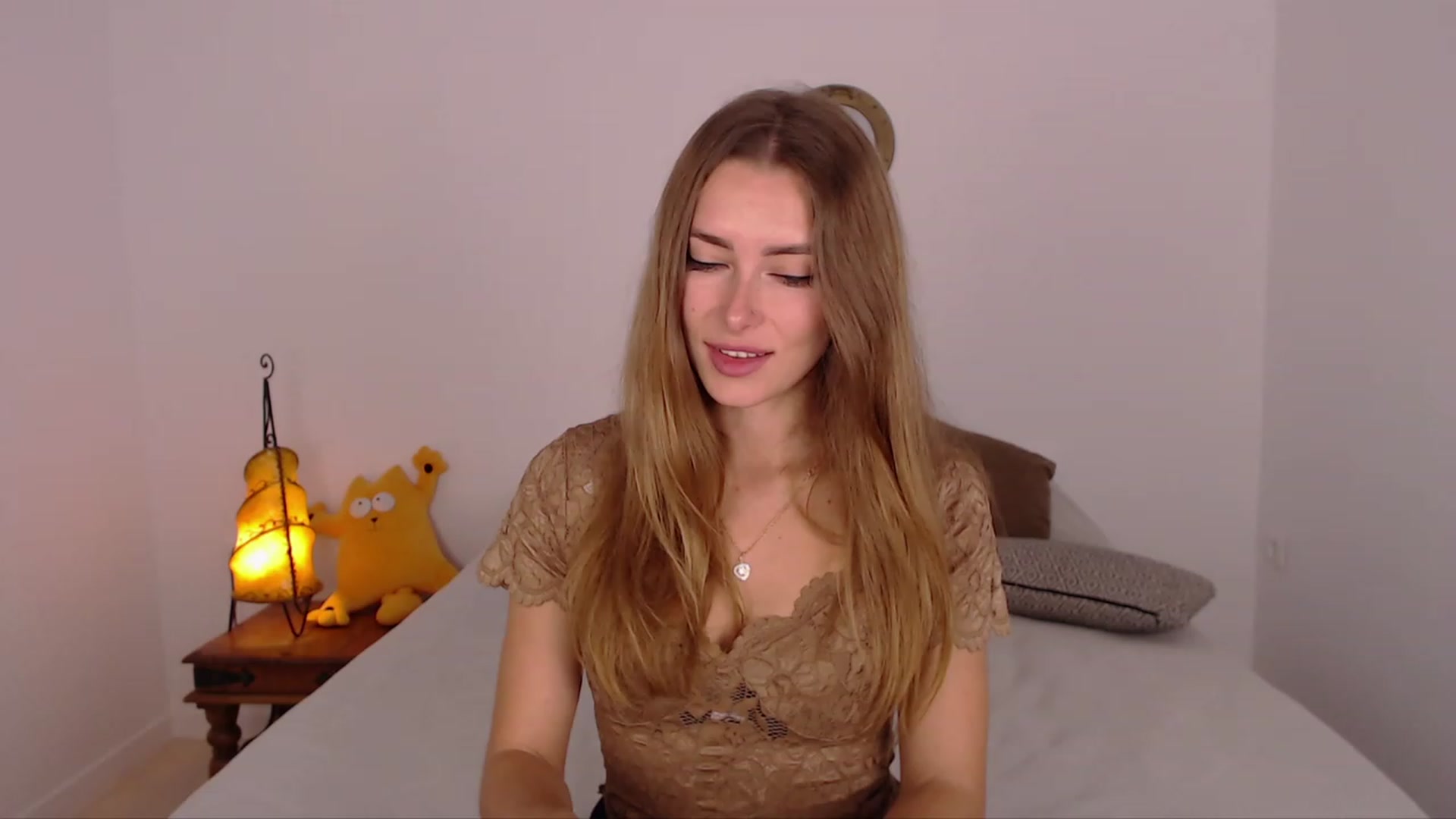 Gallery image thumbnail from SimonsWife's myfreecams stream on, 11/22/2023, 13:58 image 15 of 20