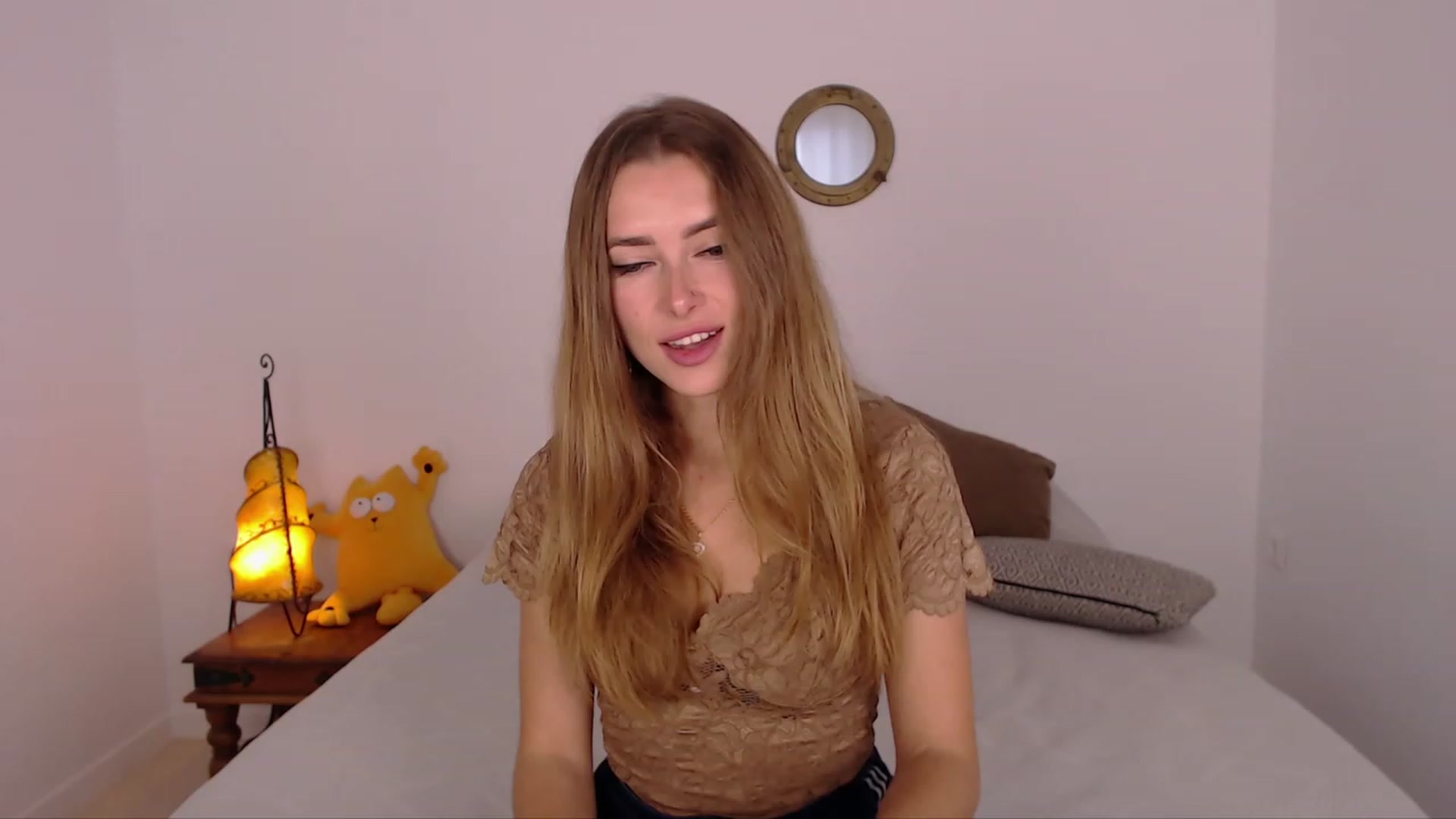 Gallery image thumbnail from SimonsWife's myfreecams stream on, 11/22/2023, 13:58 image 9 of 20