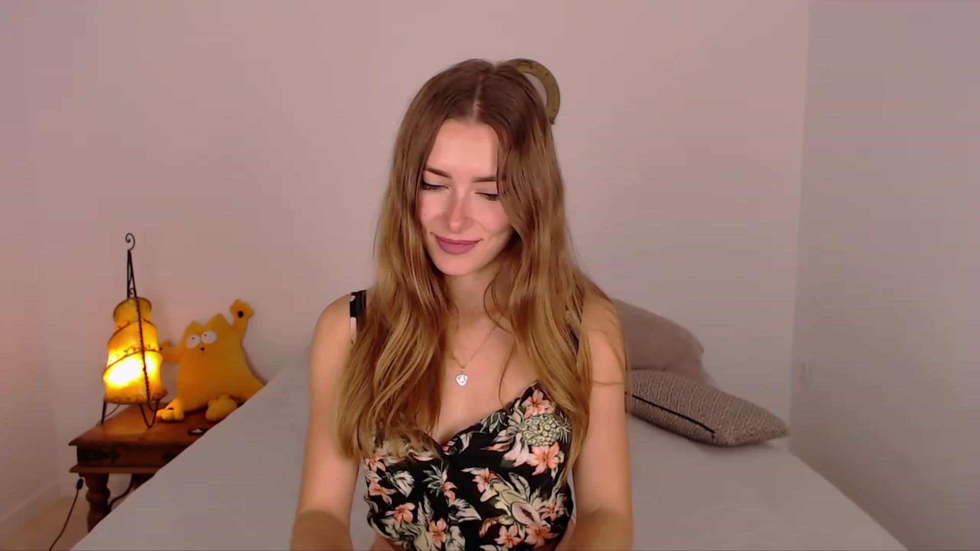 Gallery image thumbnail from SimonsWife's myfreecams stream on, 11/23/2023, 18:17 image 19 of 20