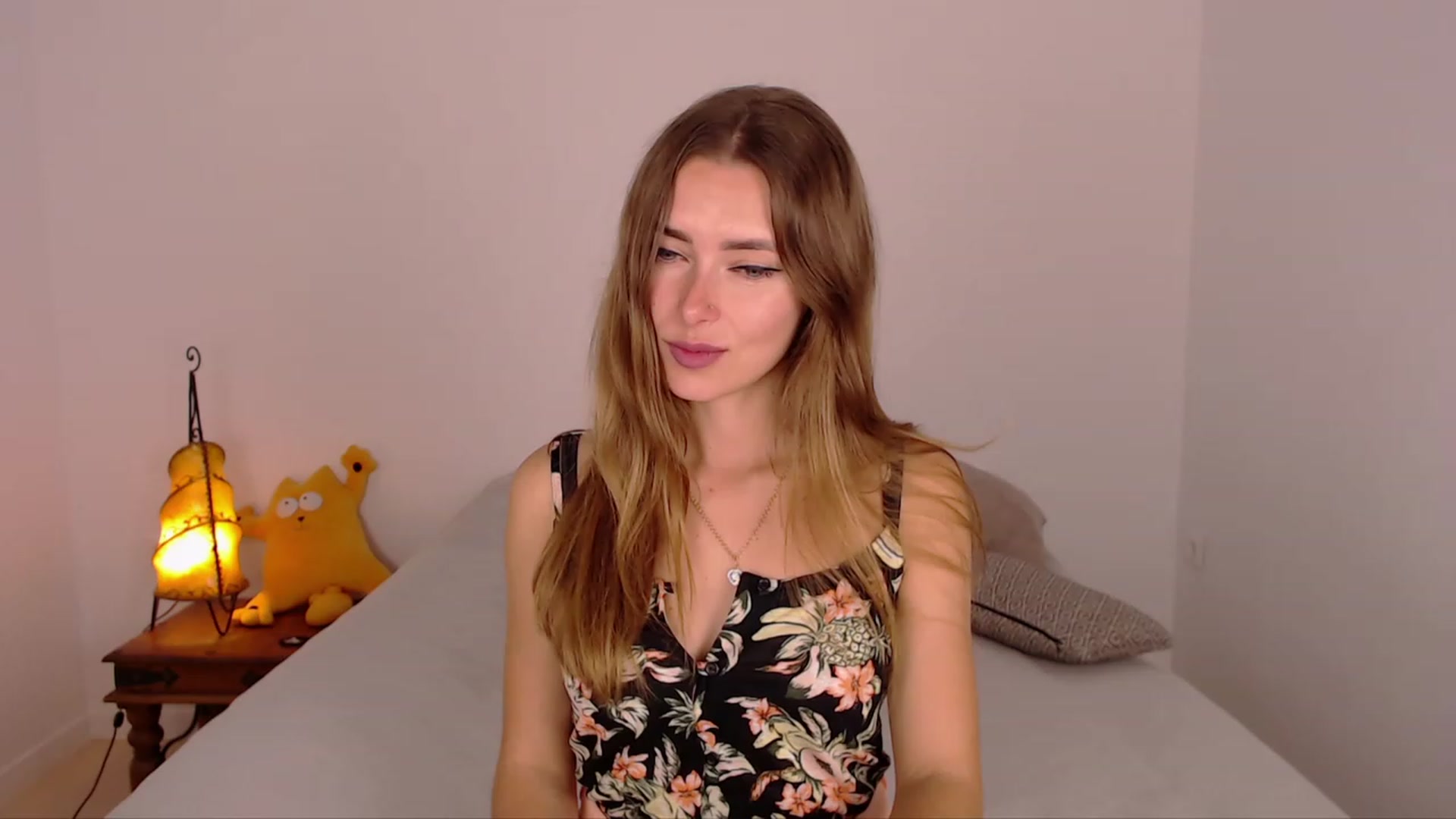 Gallery image thumbnail from SimonsWife's myfreecams stream on, 11/23/2023, 18:17 image 16 of 20