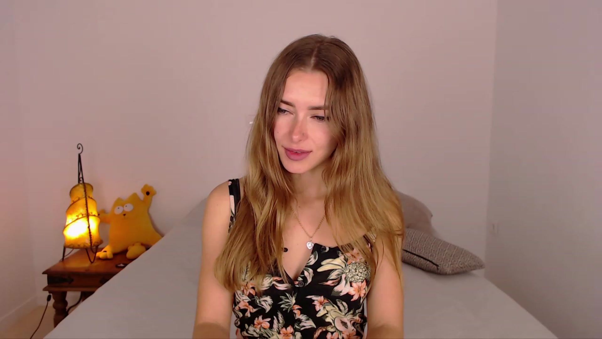 Gallery image thumbnail from SimonsWife's myfreecams stream on, 11/23/2023, 18:17 image 15 of 20