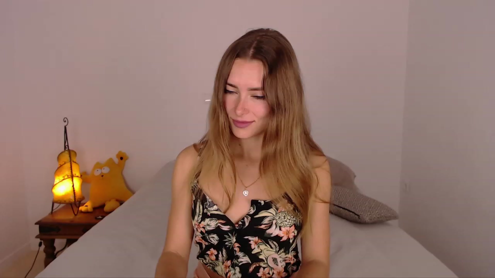 Gallery image thumbnail from SimonsWife's myfreecams stream on, 11/23/2023, 18:17 image 4 of 20