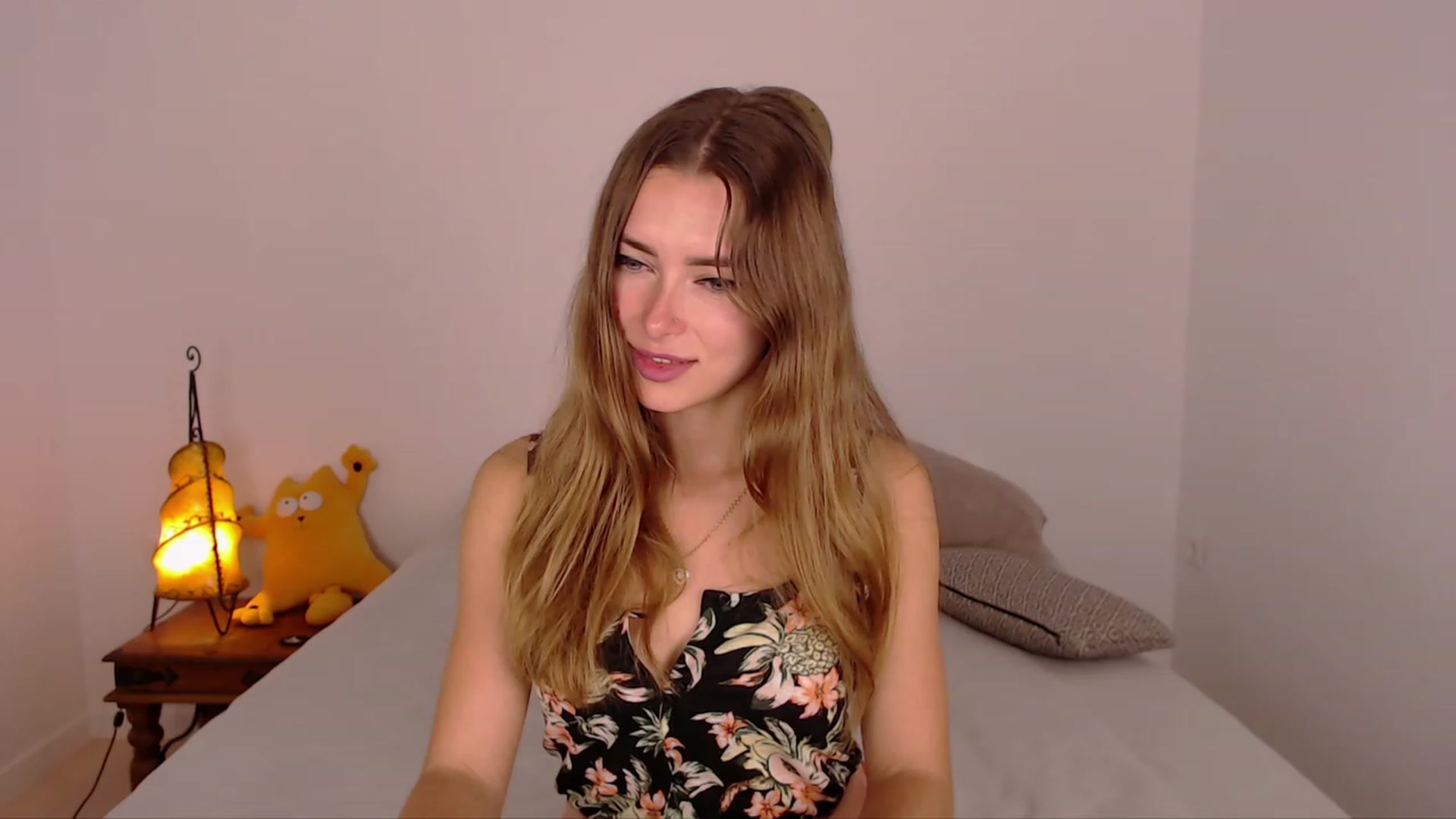 Gallery image thumbnail from SimonsWife's myfreecams stream on, 11/23/2023, 18:17 image 9 of 20