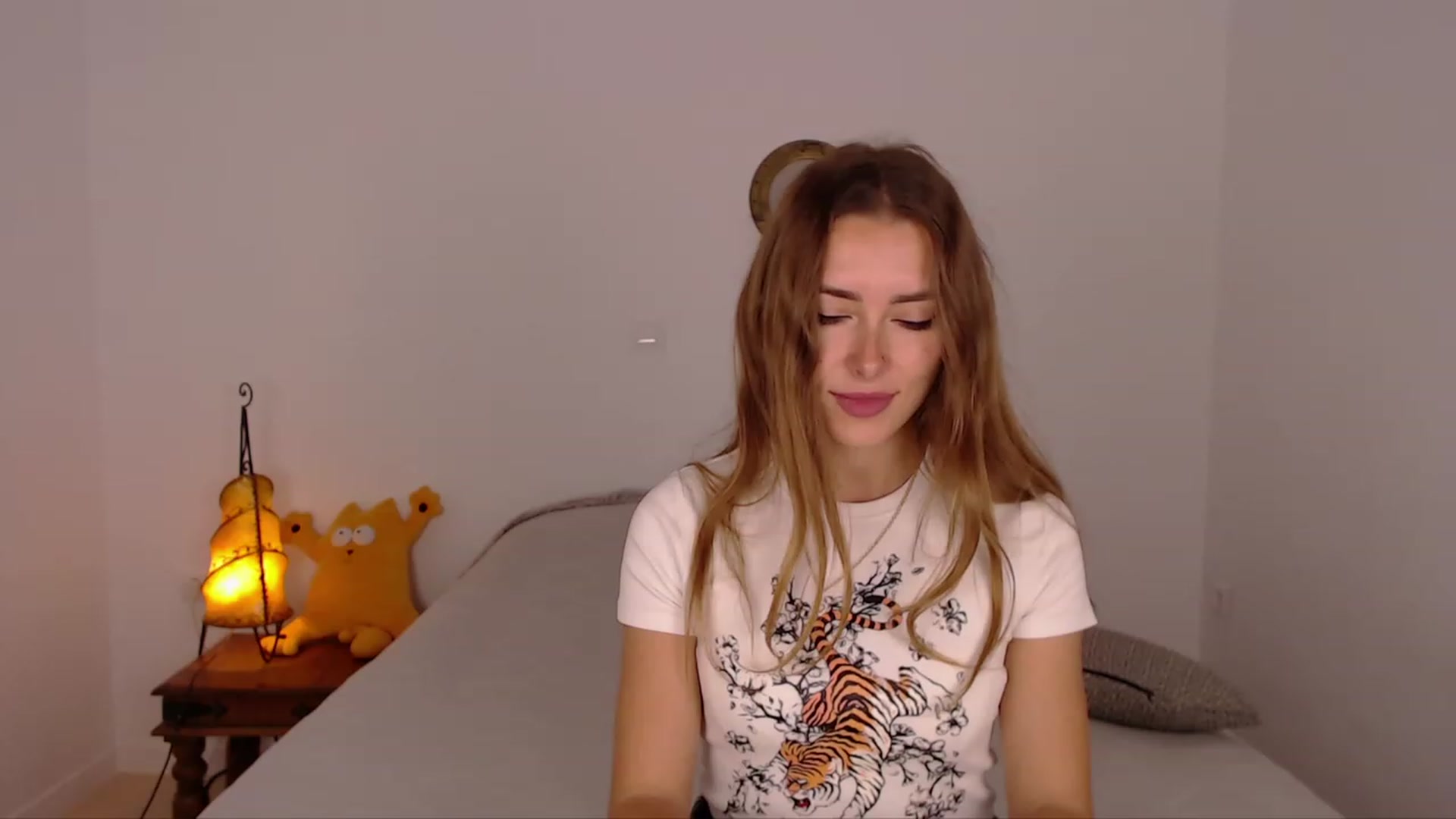 Gallery image thumbnail from SimonsWife's myfreecams stream on, 11/29/2023, 15:53 image 16 of 20