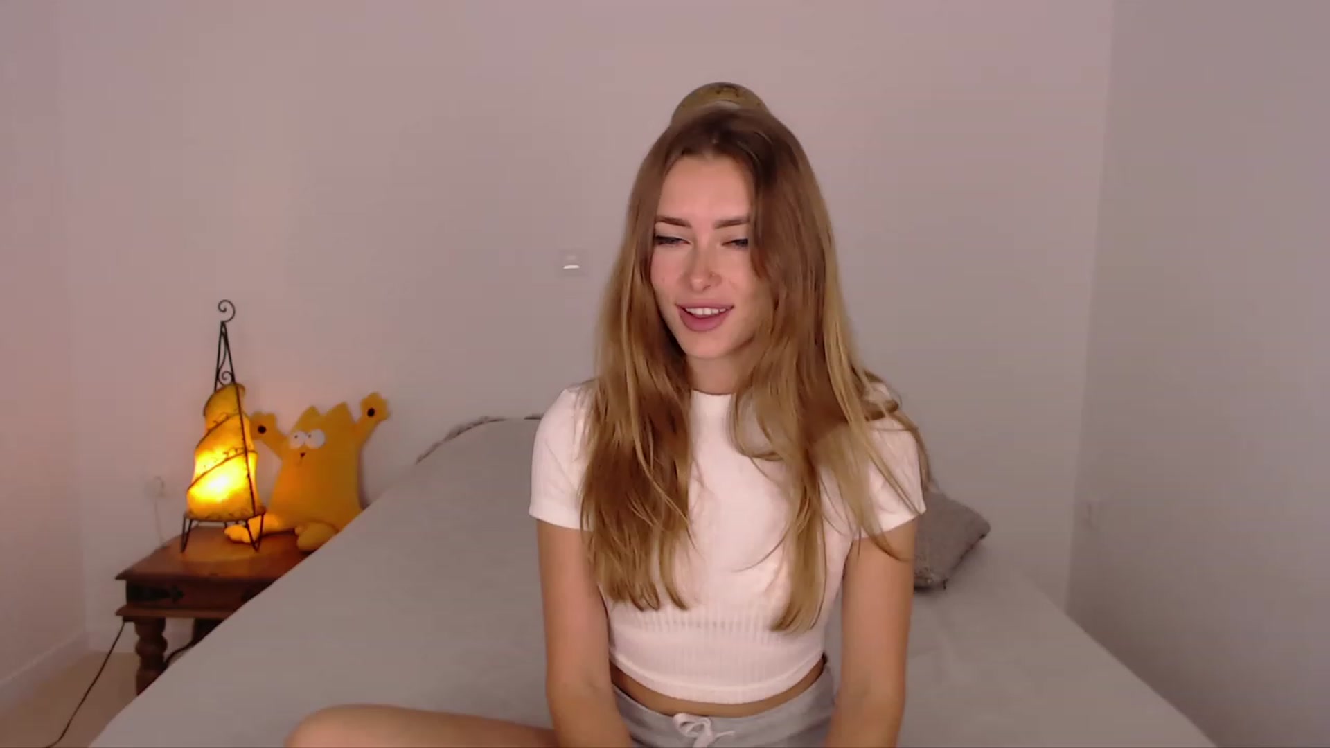 Gallery image thumbnail from SimonsWife's myfreecams stream on, 12/03/2023, 13:20 image 9 of 20