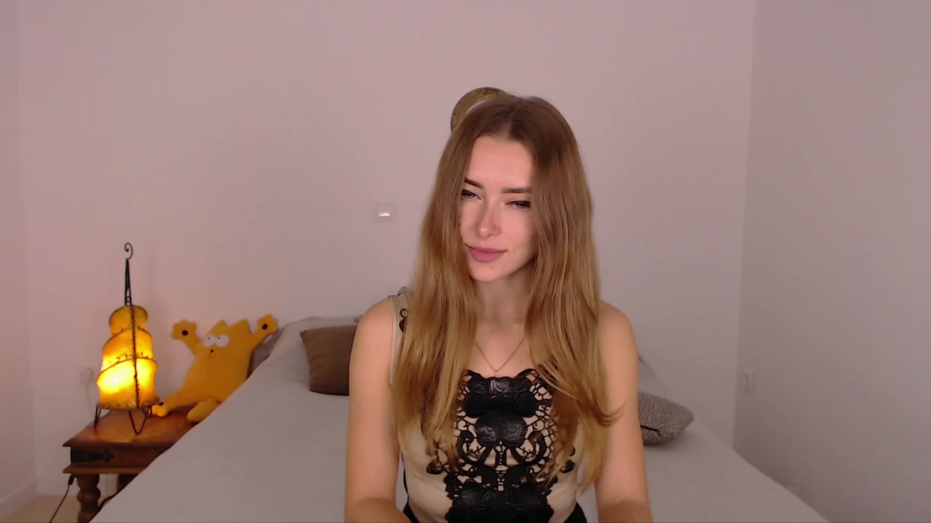 Gallery image thumbnail from SimonsWife's myfreecams stream on, 12/10/2023, 13:43 image 3 of 20