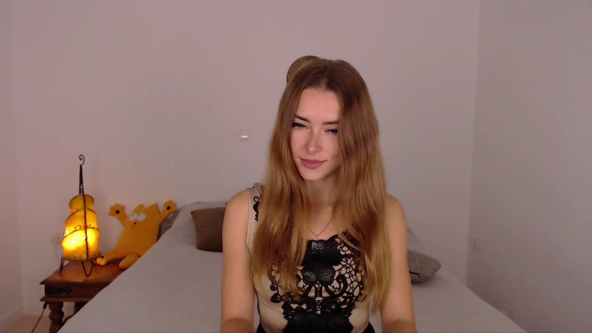Gallery image thumbnail from SimonsWife's myfreecams stream on, 12/10/2023, 13:43 image 6 of 20