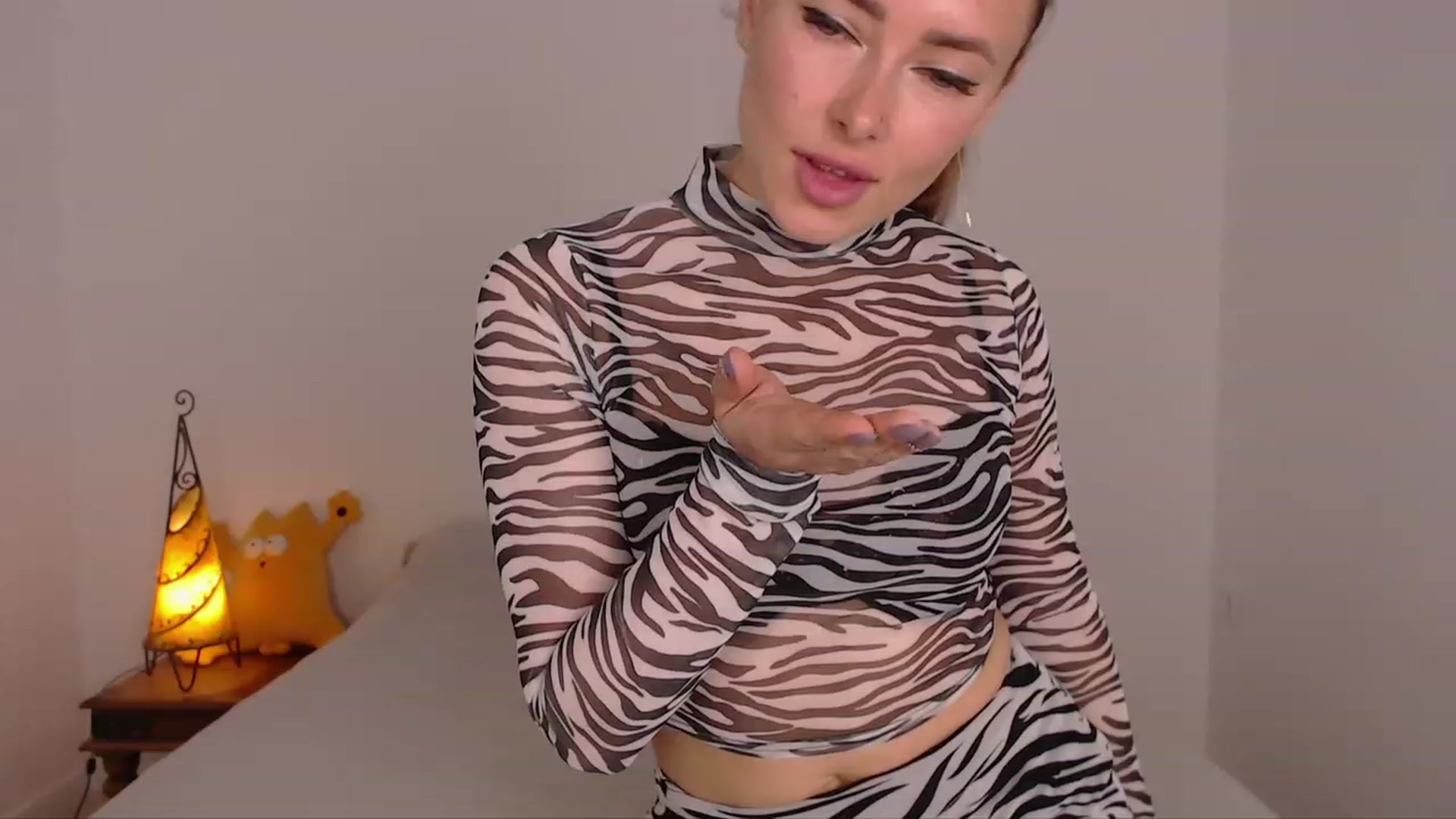 Gallery image thumbnail from SimonsWife's myfreecams stream on, 03/10/2024, 14:45 image 15 of 20