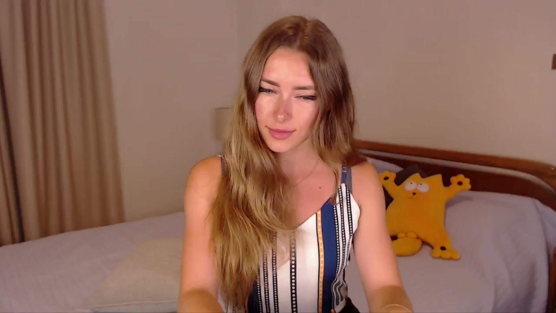 Gallery image thumbnail from SimonsWife's myfreecams stream on, 06/02/2024, 12:31 image 10 of 20