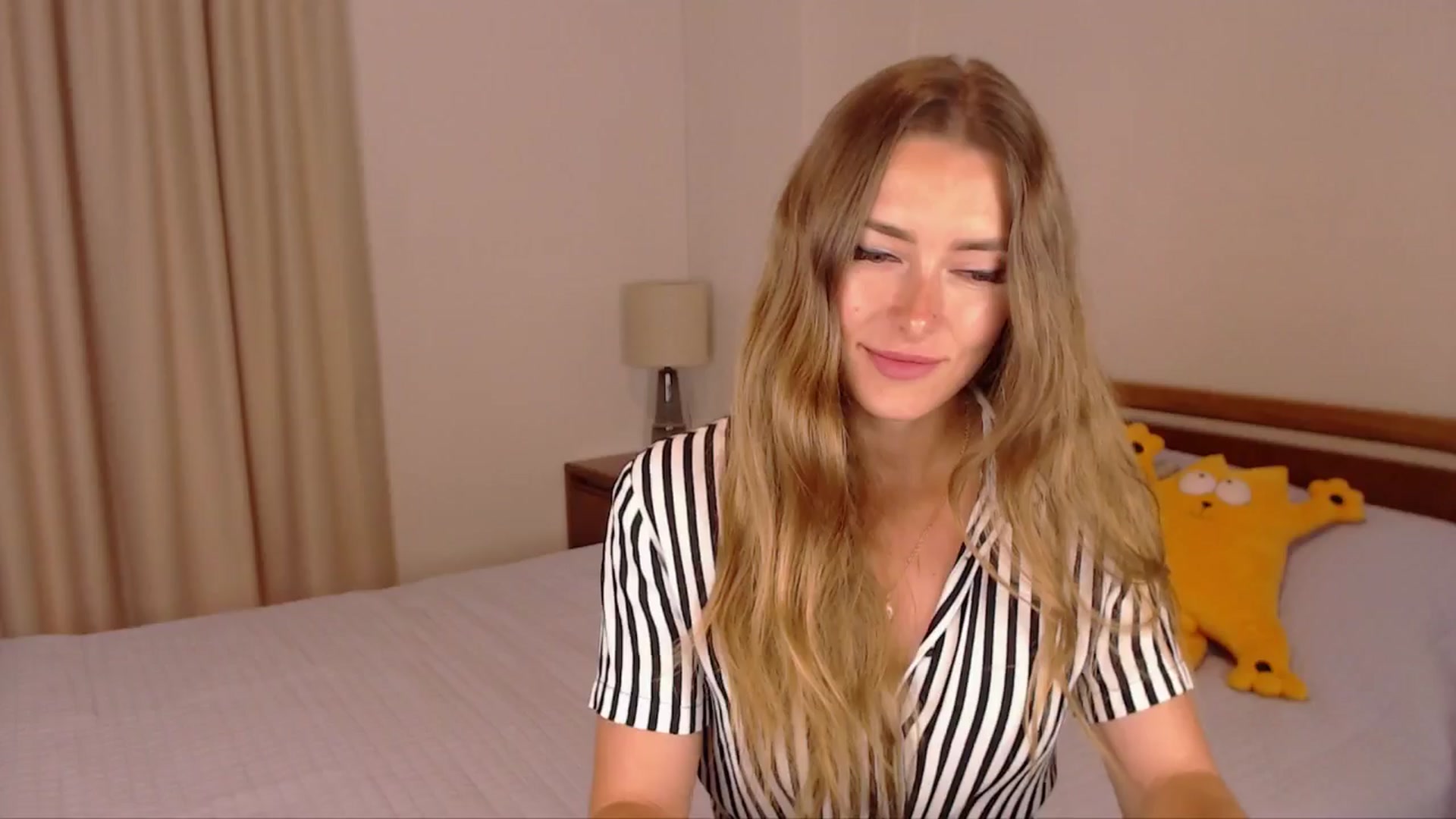 Gallery image thumbnail from SimonsWife's myfreecams stream on, 06/05/2024, 13:43 image 12 of 20