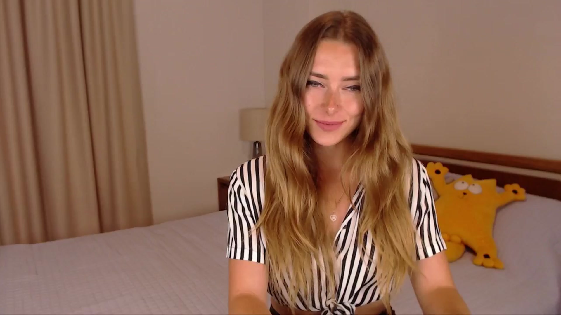 Gallery image thumbnail from SimonsWife's myfreecams stream on, 06/05/2024, 13:43 image 3 of 20