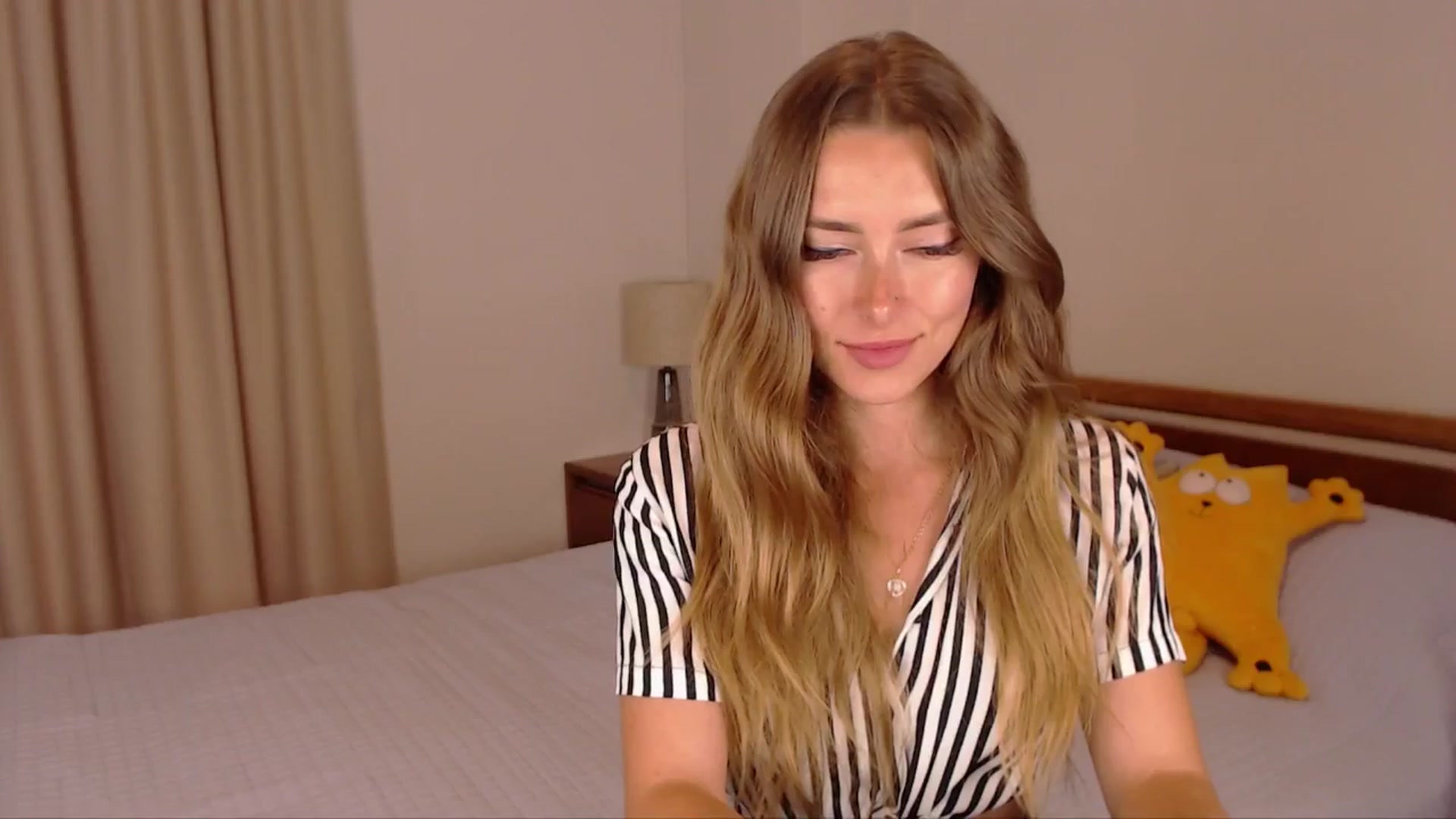 Gallery image thumbnail from SimonsWife's myfreecams stream on, 06/05/2024, 13:43 image 7 of 20