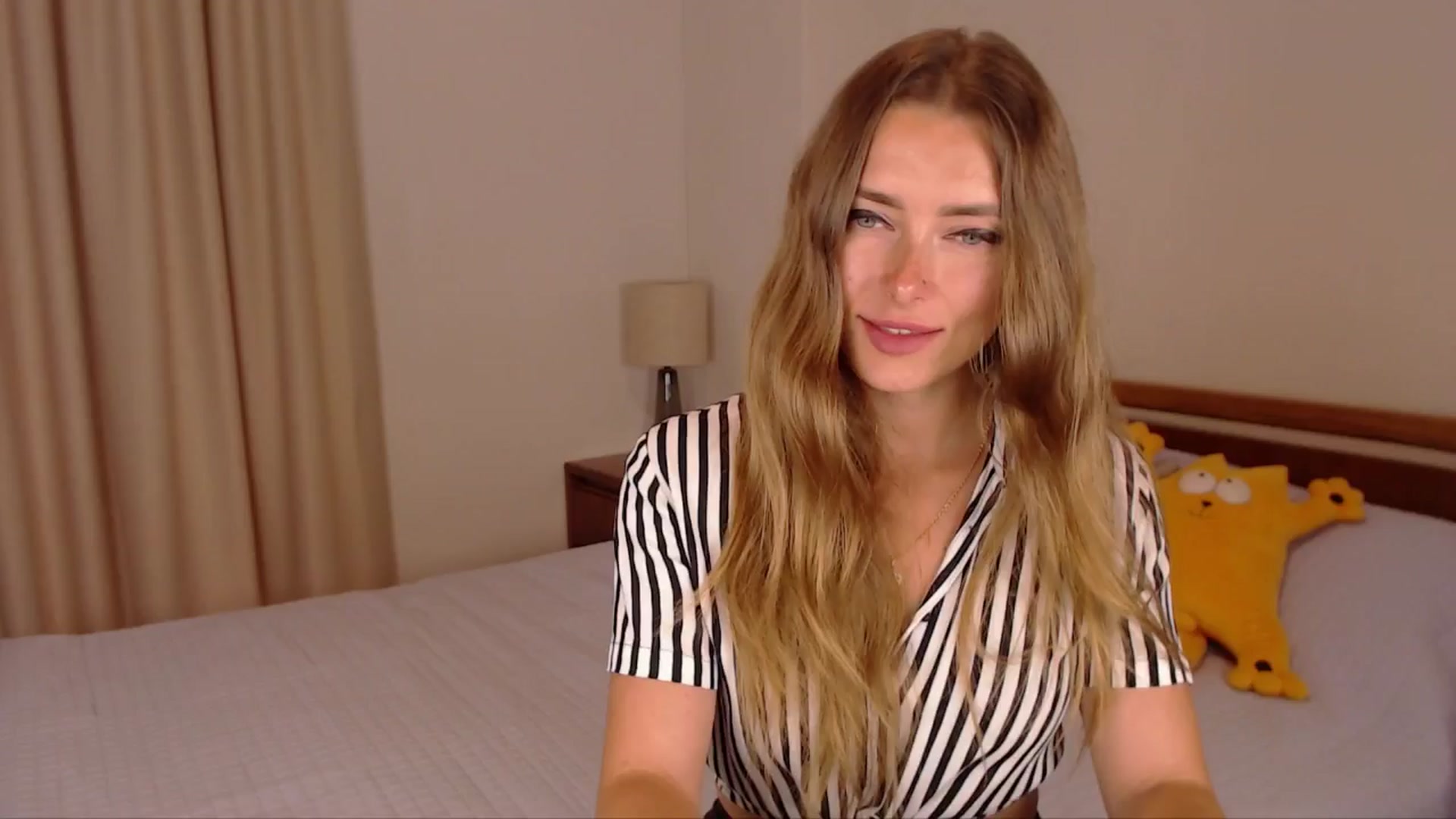 Gallery image thumbnail from SimonsWife's myfreecams stream on, 06/05/2024, 13:43 image 15 of 20