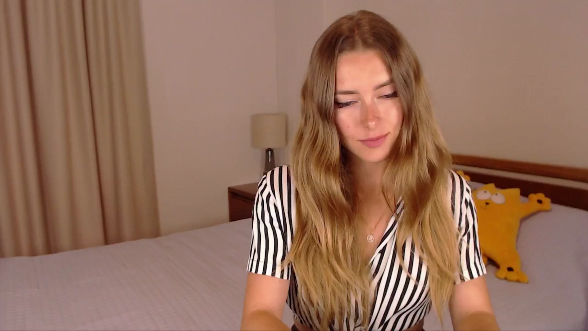Gallery image thumbnail from SimonsWife's myfreecams stream on, 06/05/2024, 13:43 image 5 of 20