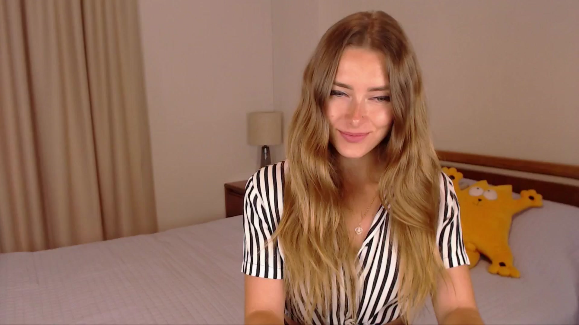 Gallery image thumbnail from SimonsWife's myfreecams stream on, 06/05/2024, 13:43 image 6 of 20