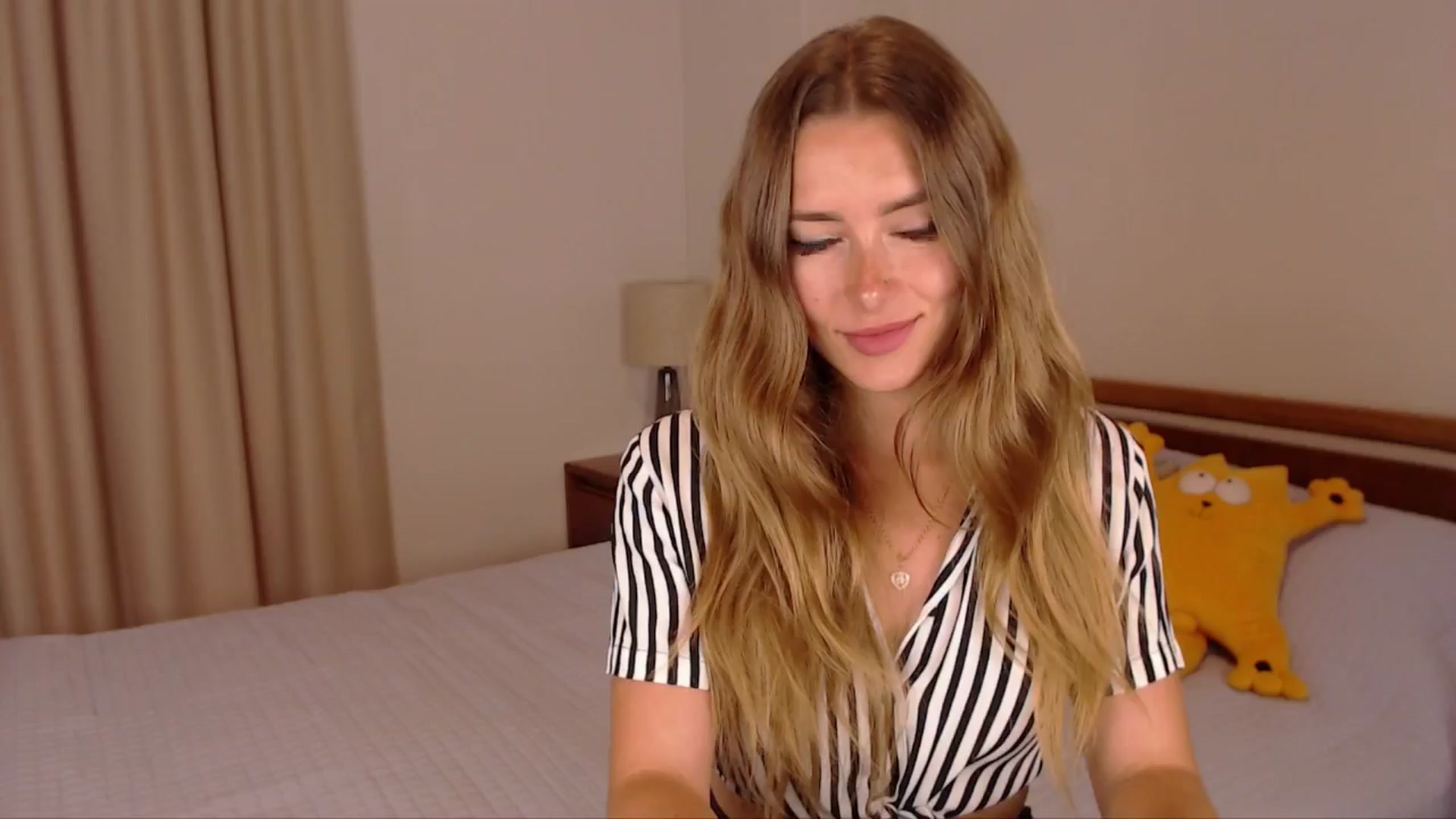 Gallery image thumbnail from SimonsWife's myfreecams stream on, 06/05/2024, 13:43 image 2 of 20