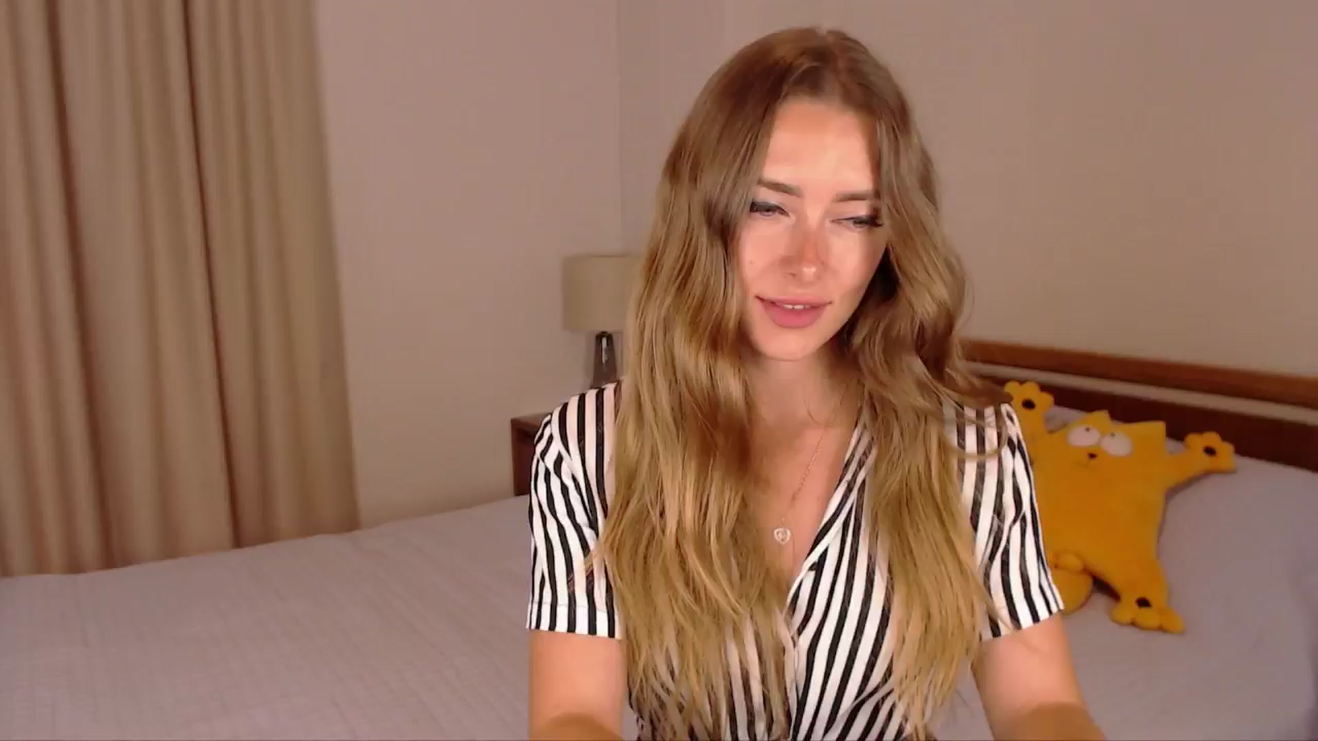 Gallery image thumbnail from SimonsWife's myfreecams stream on, 06/05/2024, 13:43 image 9 of 20