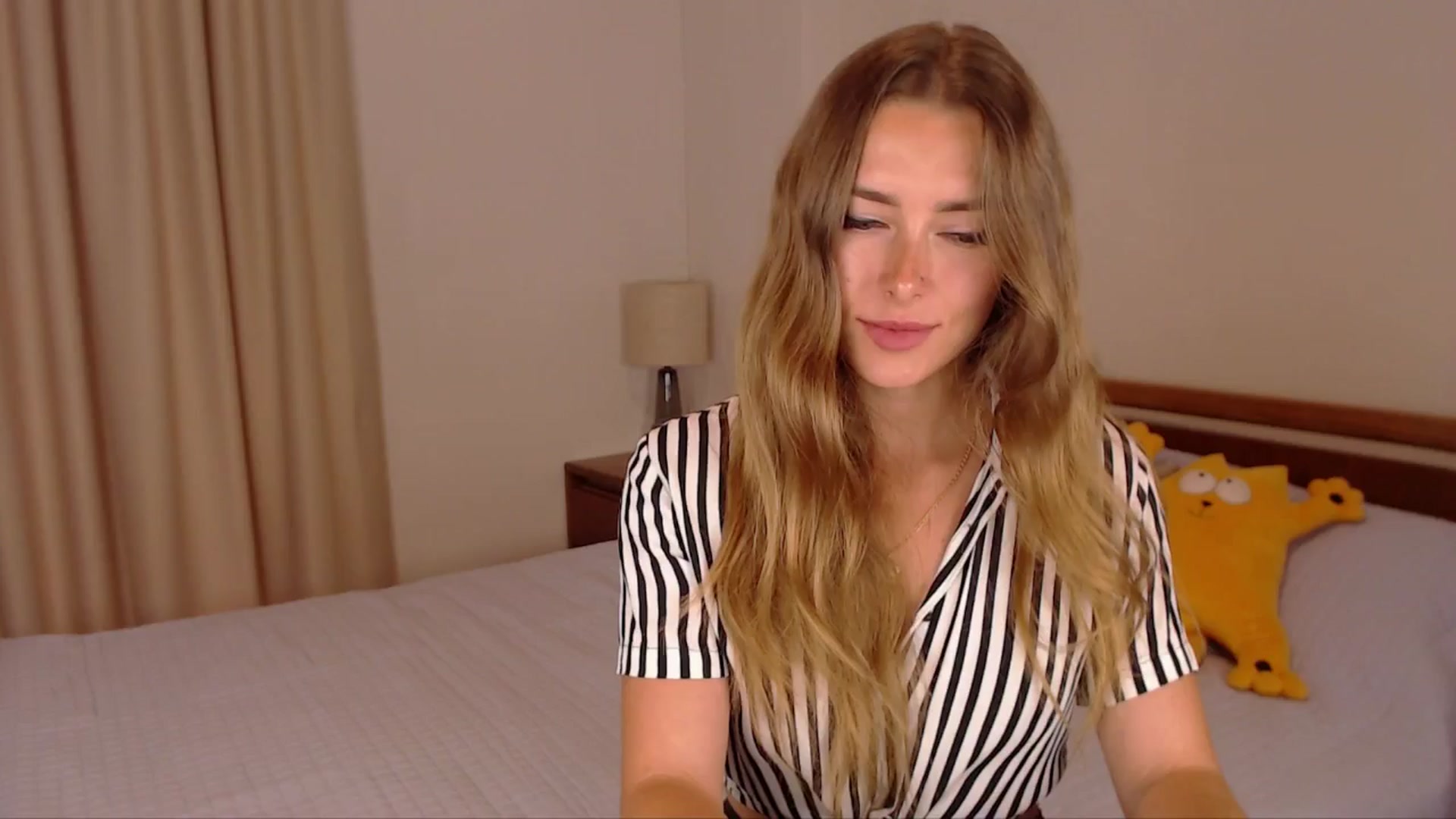 Gallery image thumbnail from SimonsWife's myfreecams stream on, 06/05/2024, 13:43 image 17 of 20