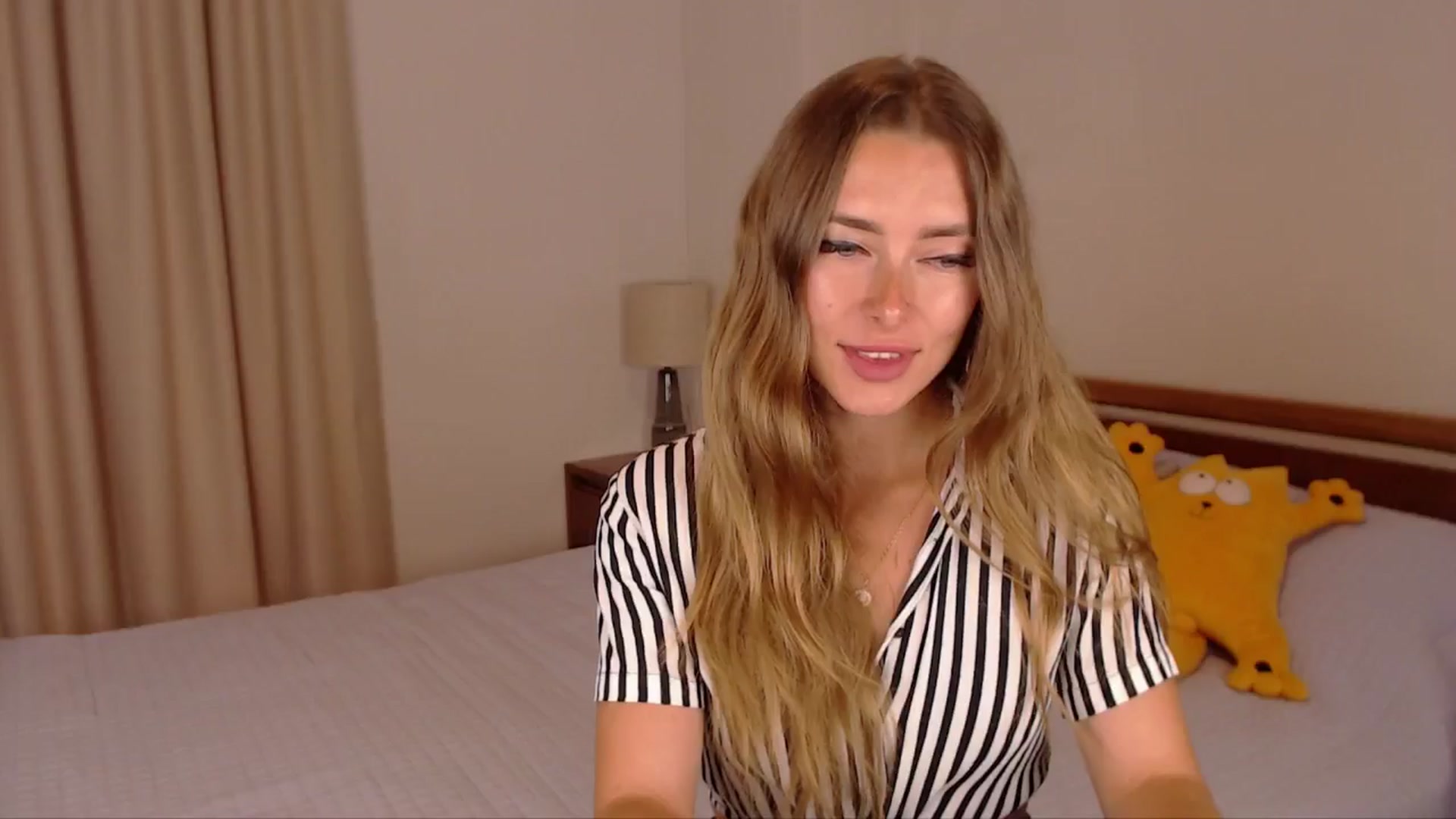 Gallery image thumbnail from SimonsWife's myfreecams stream on, 06/05/2024, 13:43 image 13 of 20
