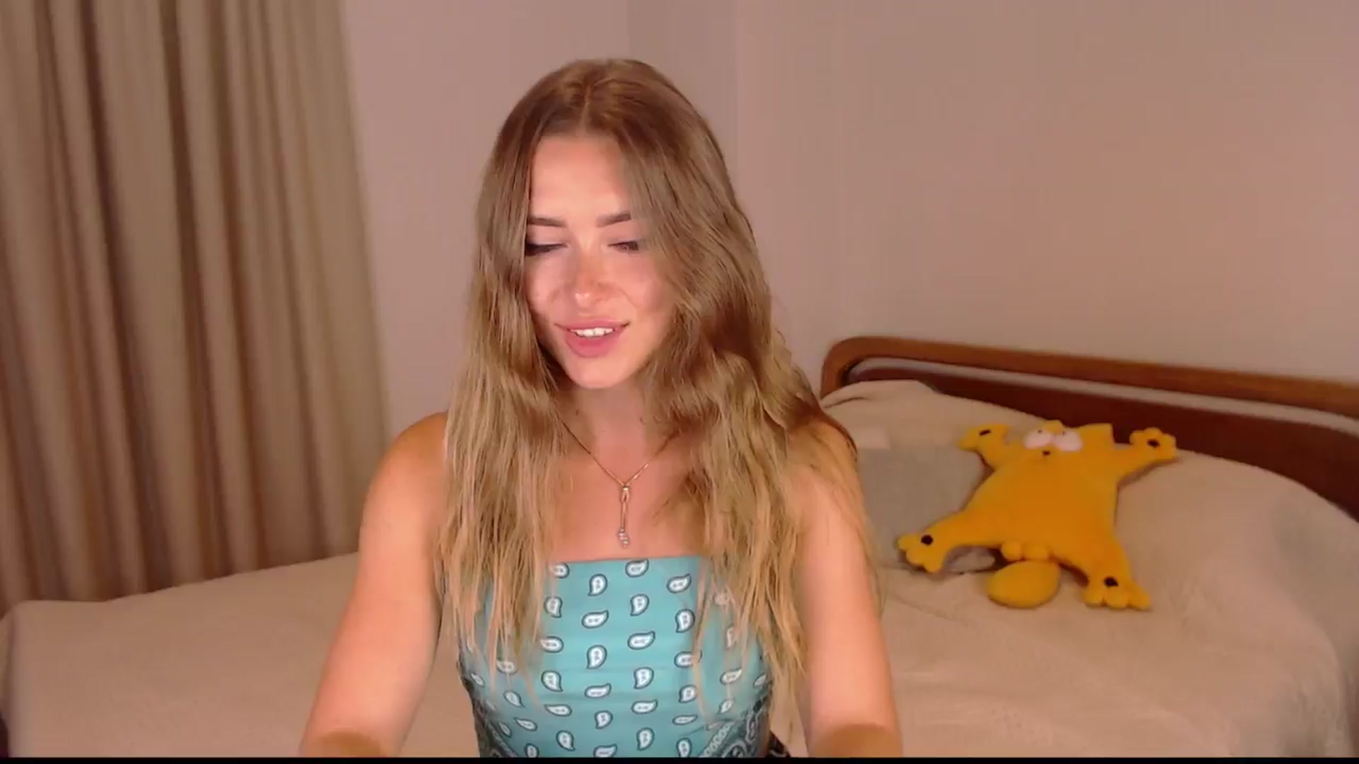 Gallery image thumbnail from SimonsWife's myfreecams stream on, 06/19/2024, 13:24 image 17 of 20