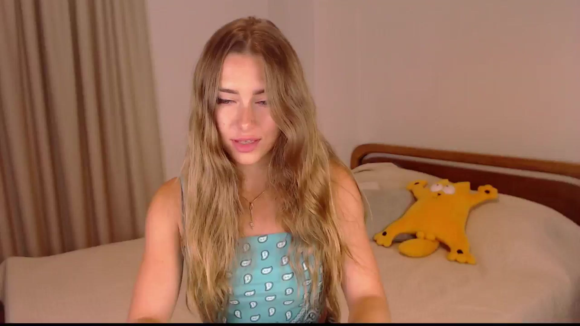 Gallery image thumbnail from SimonsWife's myfreecams stream on, 06/19/2024, 13:24 image 9 of 20