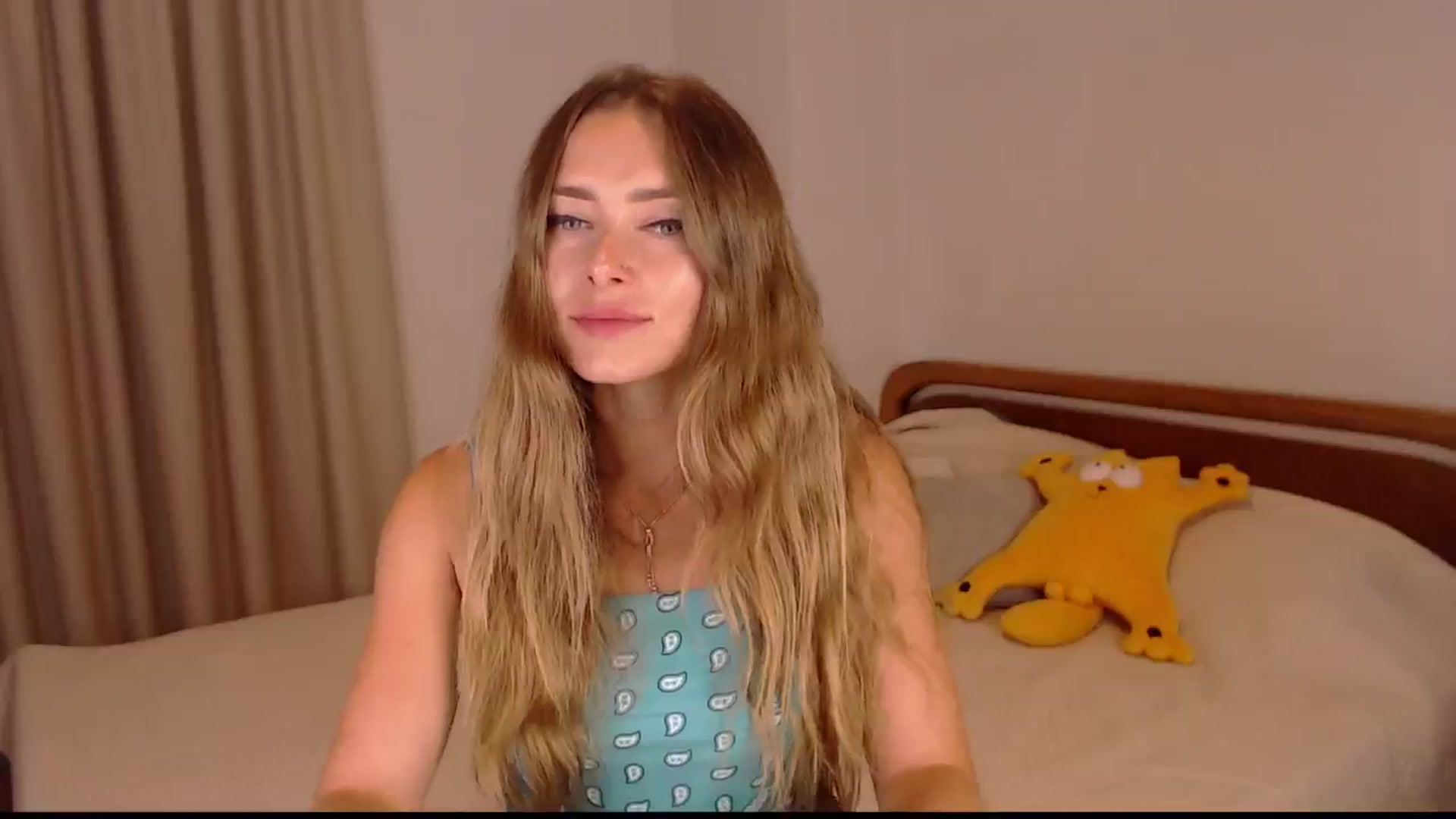Gallery image thumbnail from SimonsWife's myfreecams stream on, 06/19/2024, 13:24 image 4 of 20