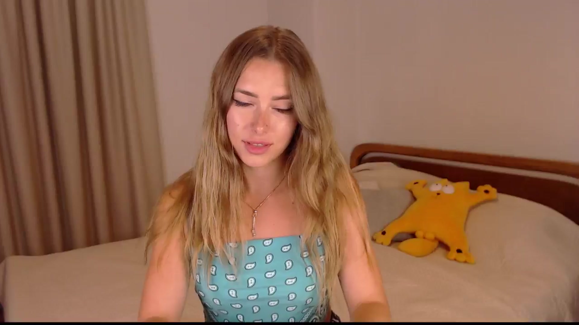 Gallery image thumbnail from SimonsWife's myfreecams stream on, 06/19/2024, 13:24 image 14 of 20