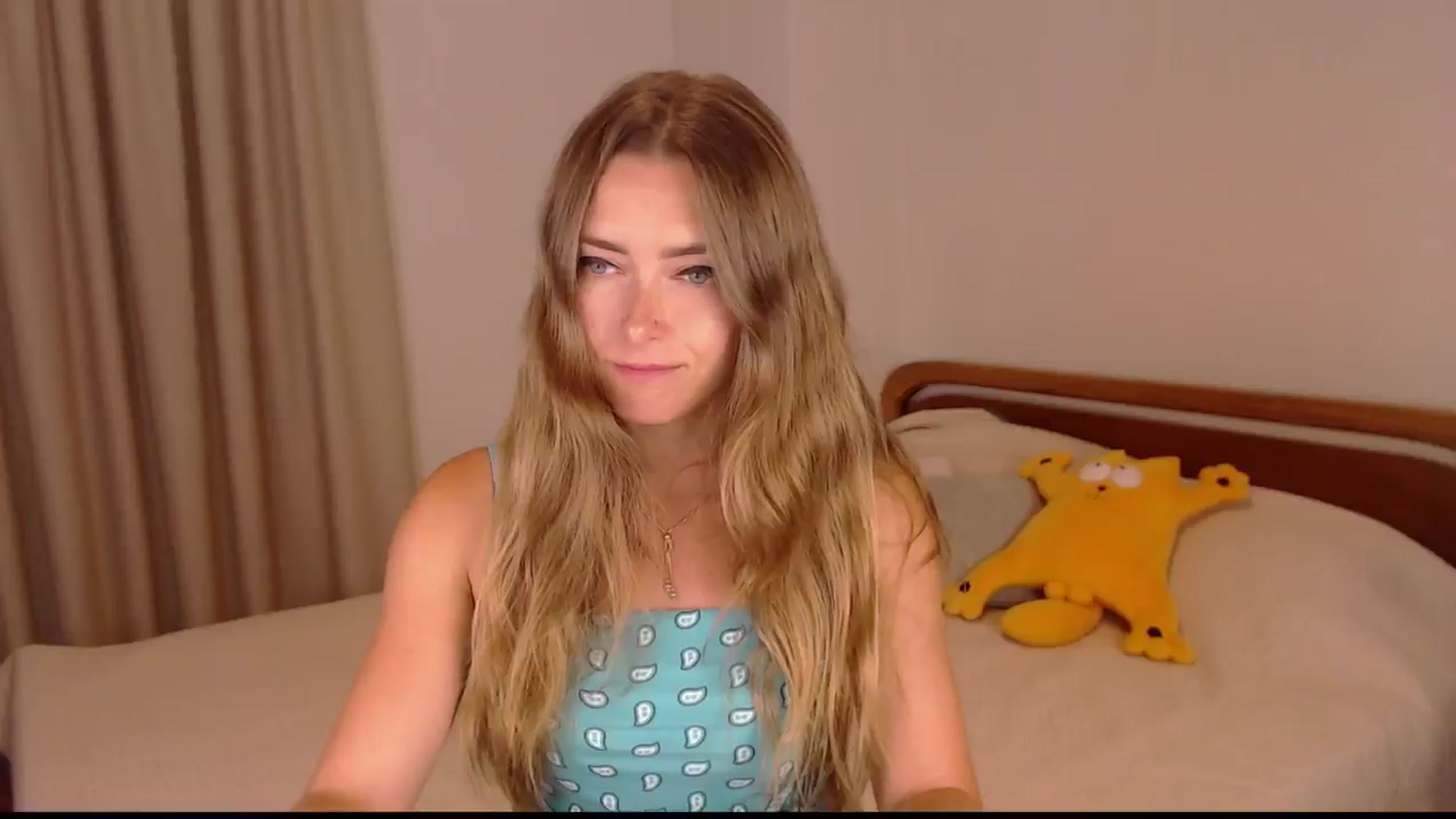 Gallery image thumbnail from SimonsWife's myfreecams stream on, 06/19/2024, 13:24 image 3 of 20