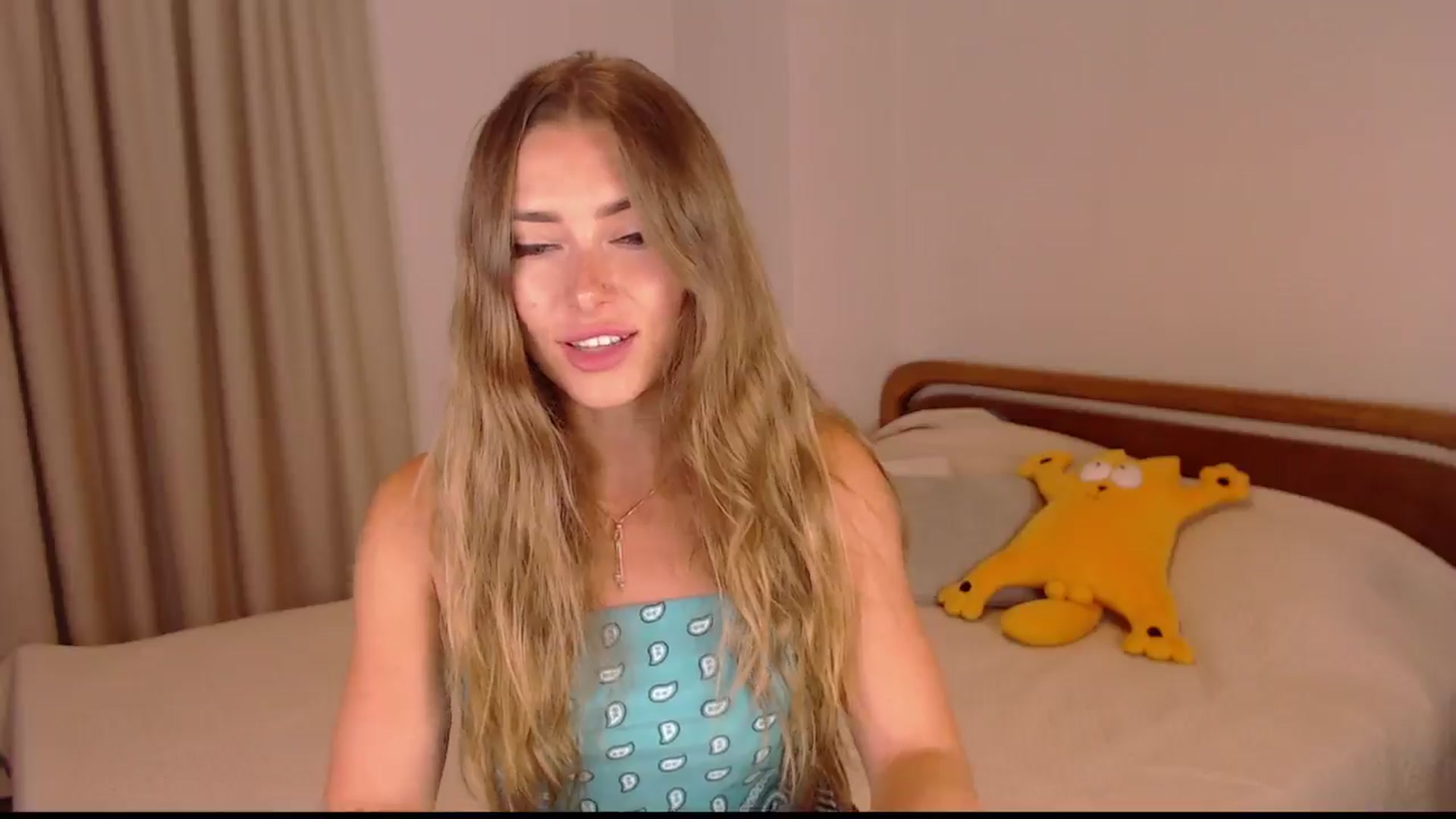 Gallery image thumbnail from SimonsWife's myfreecams stream on, 06/19/2024, 13:24 image 10 of 20