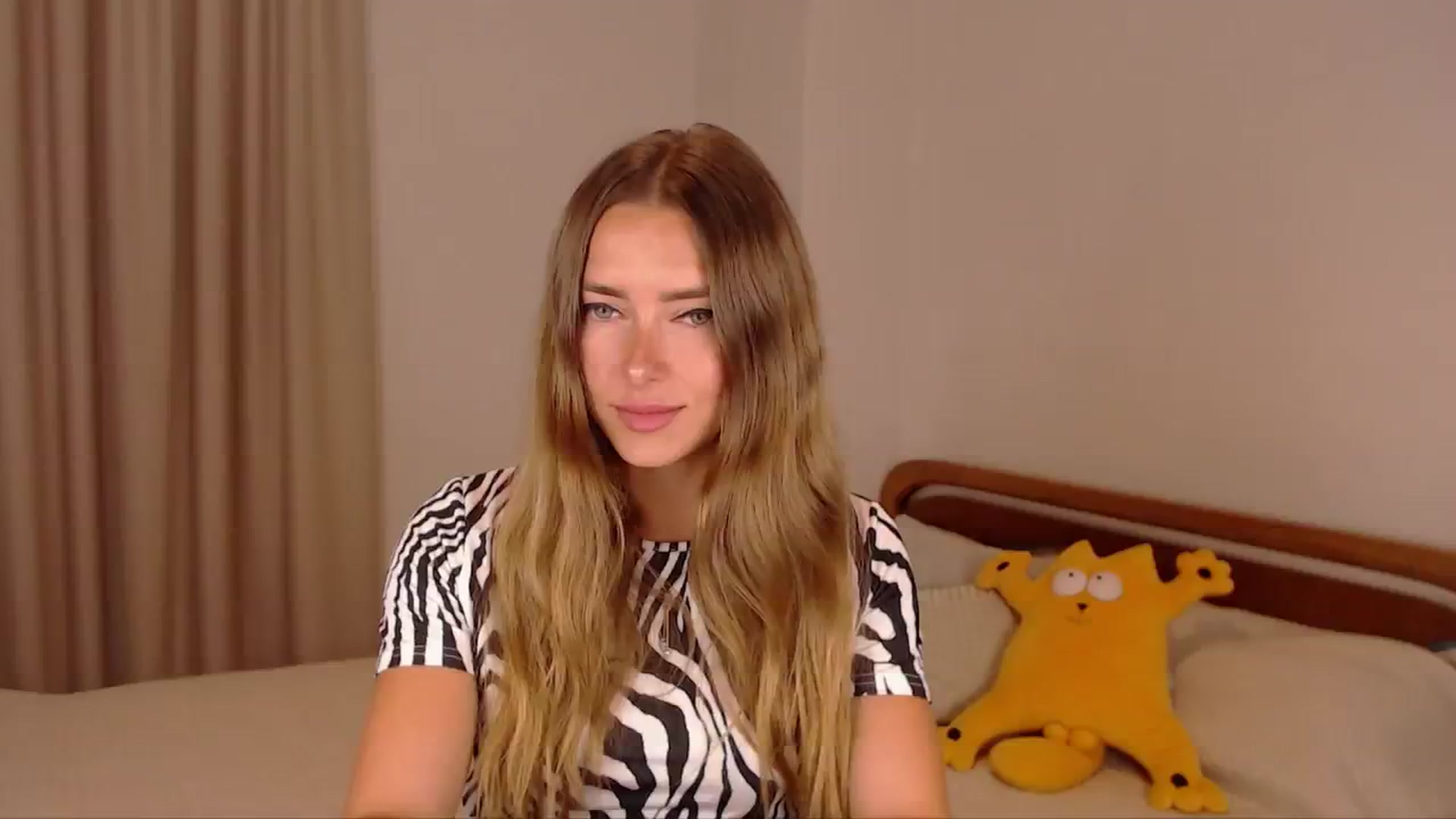 Gallery image thumbnail from SimonsWife's myfreecams stream on, 06/30/2024, 12:23 image 17 of 20
