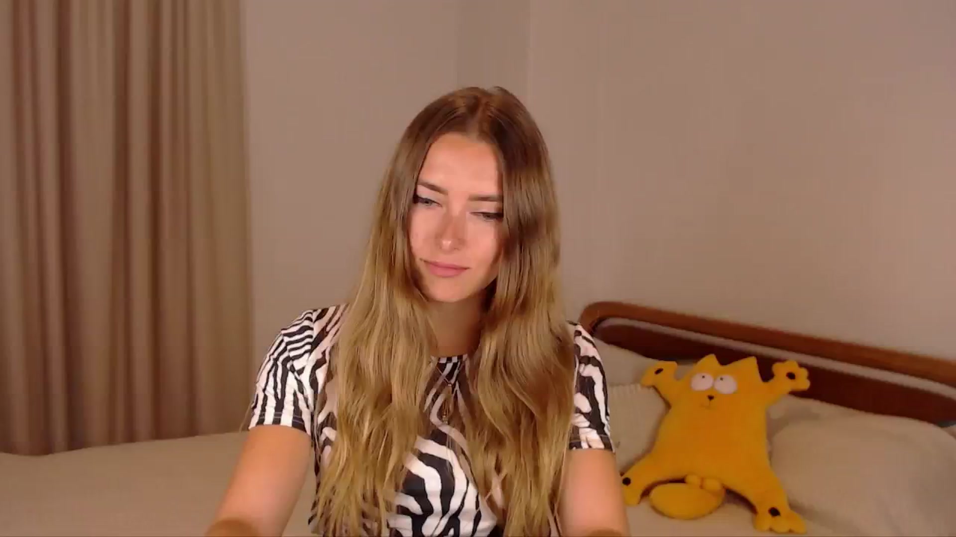 Gallery image thumbnail from SimonsWife's myfreecams stream on, 06/30/2024, 12:23 image 1 of 20