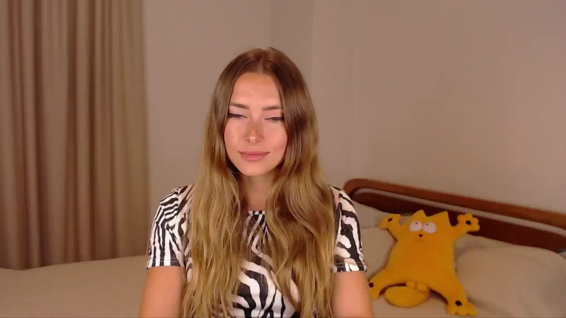 Gallery image thumbnail from SimonsWife's myfreecams stream on, 06/30/2024, 12:23 image 3 of 20