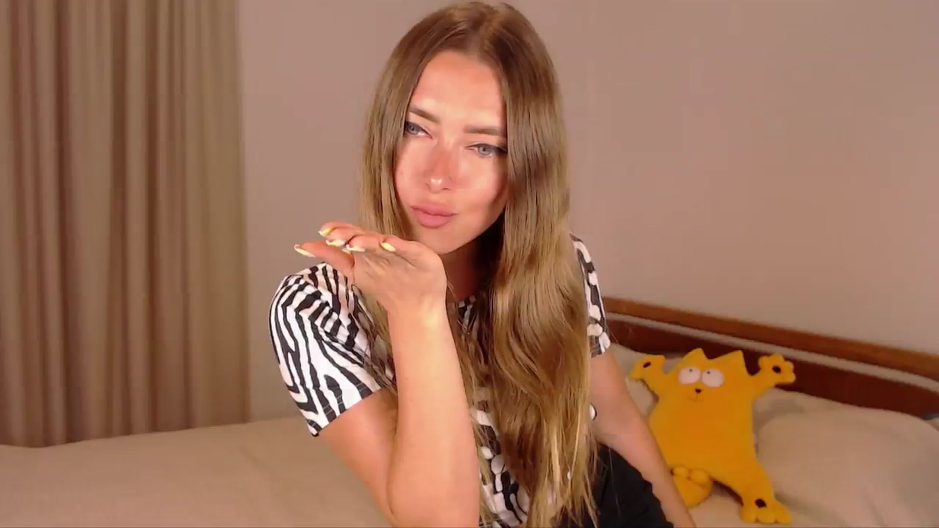 Gallery image thumbnail from SimonsWife's myfreecams stream on, 06/30/2024, 12:23 image 7 of 20