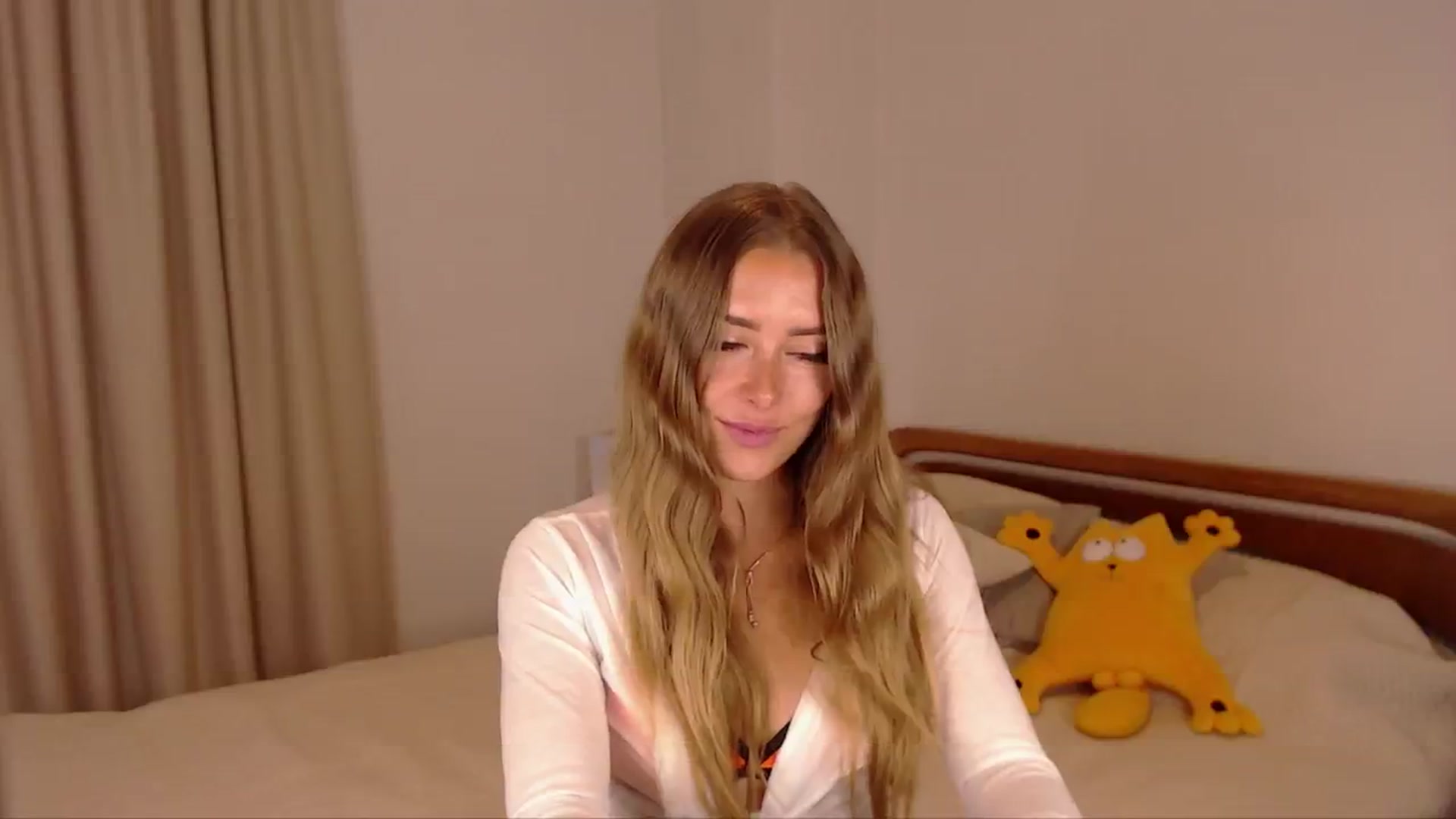 Gallery image thumbnail from SimonsWife's myfreecams stream on, 07/18/2024, 11:58 image 15 of 20