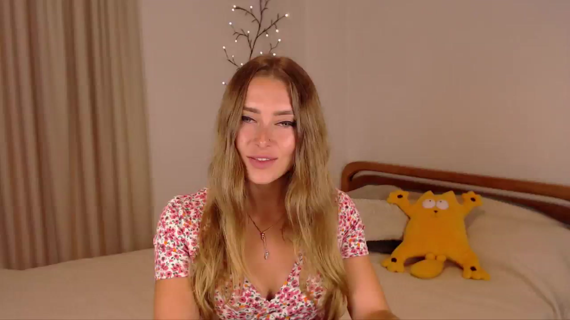 Gallery image thumbnail from SimonsWife's myfreecams stream on, 07/25/2024, 13:15 image 11 of 20