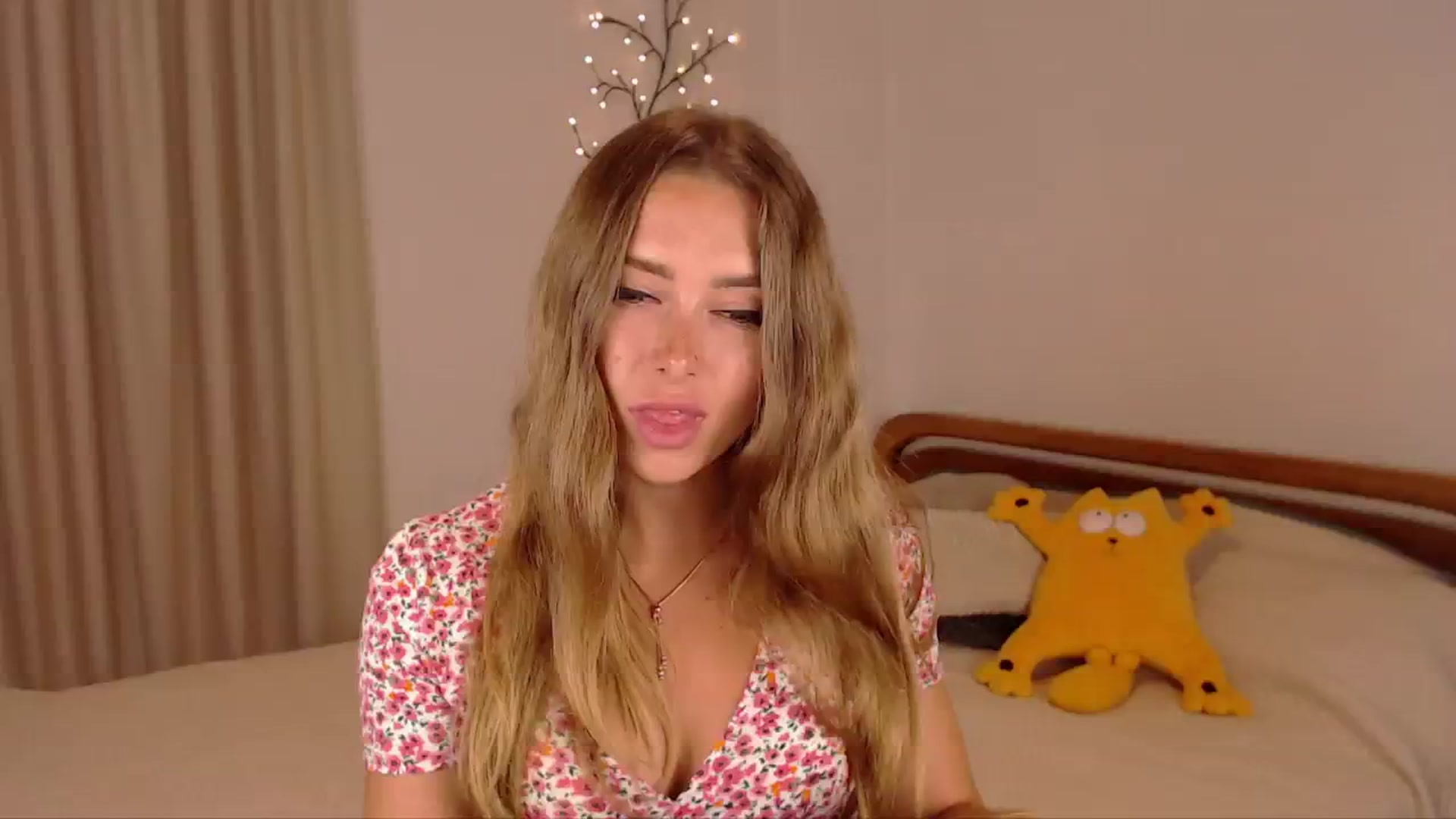 Gallery image thumbnail from SimonsWife's myfreecams stream on, 07/25/2024, 13:15 image 19 of 20