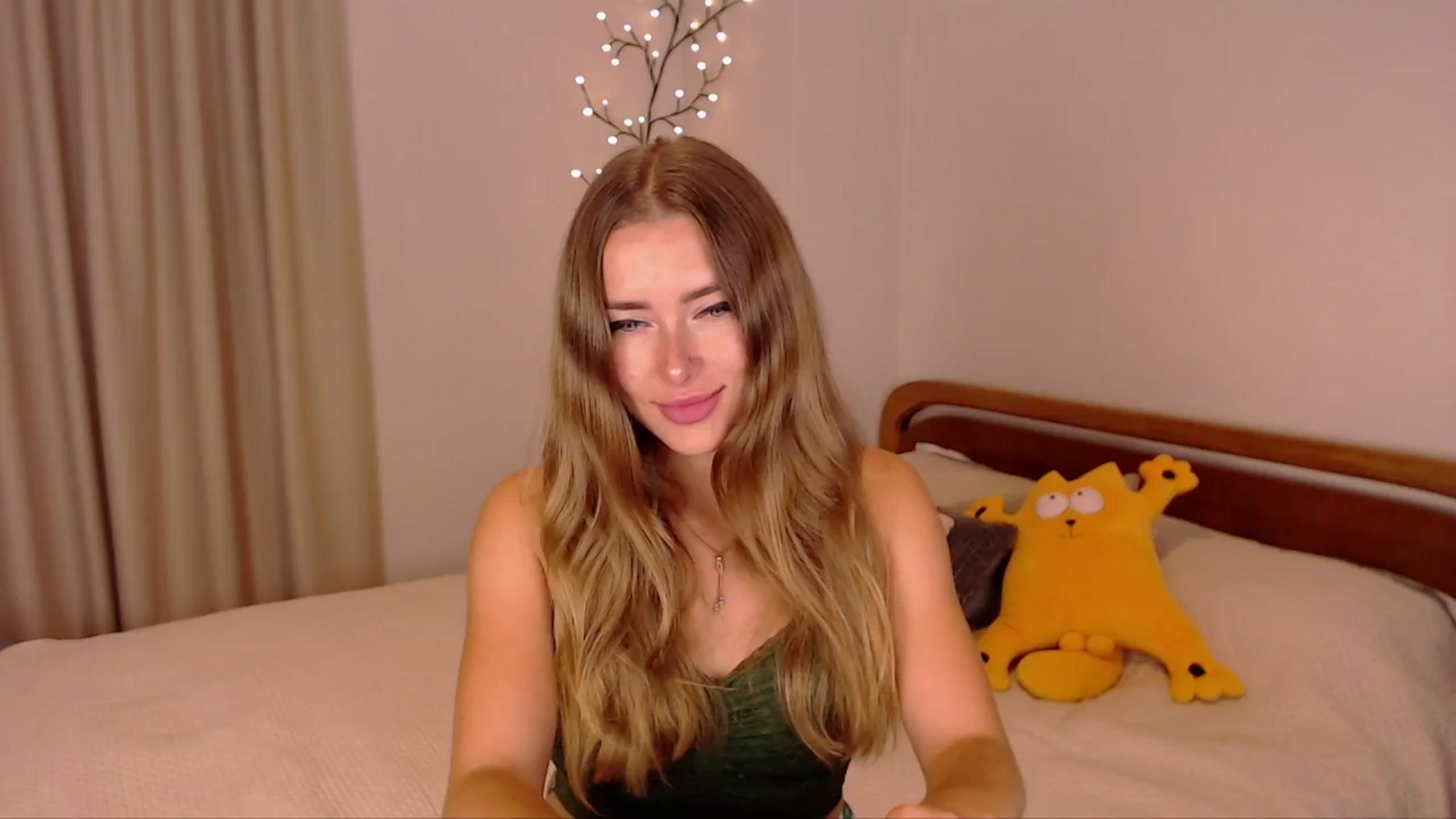 Gallery image thumbnail from SimonsWife's myfreecams stream on, 10/10/2024, 12:46 image 4 of 20
