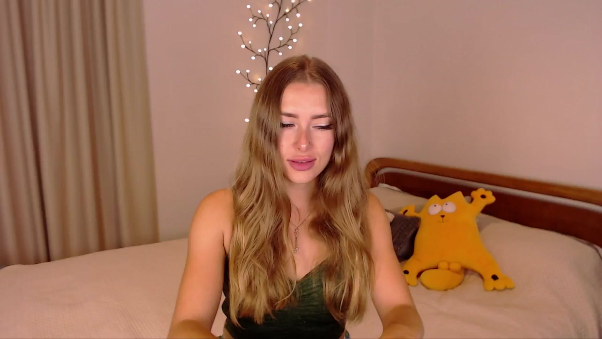 Gallery image thumbnail from SimonsWife's myfreecams stream on, 10/10/2024, 12:46 image 6 of 20