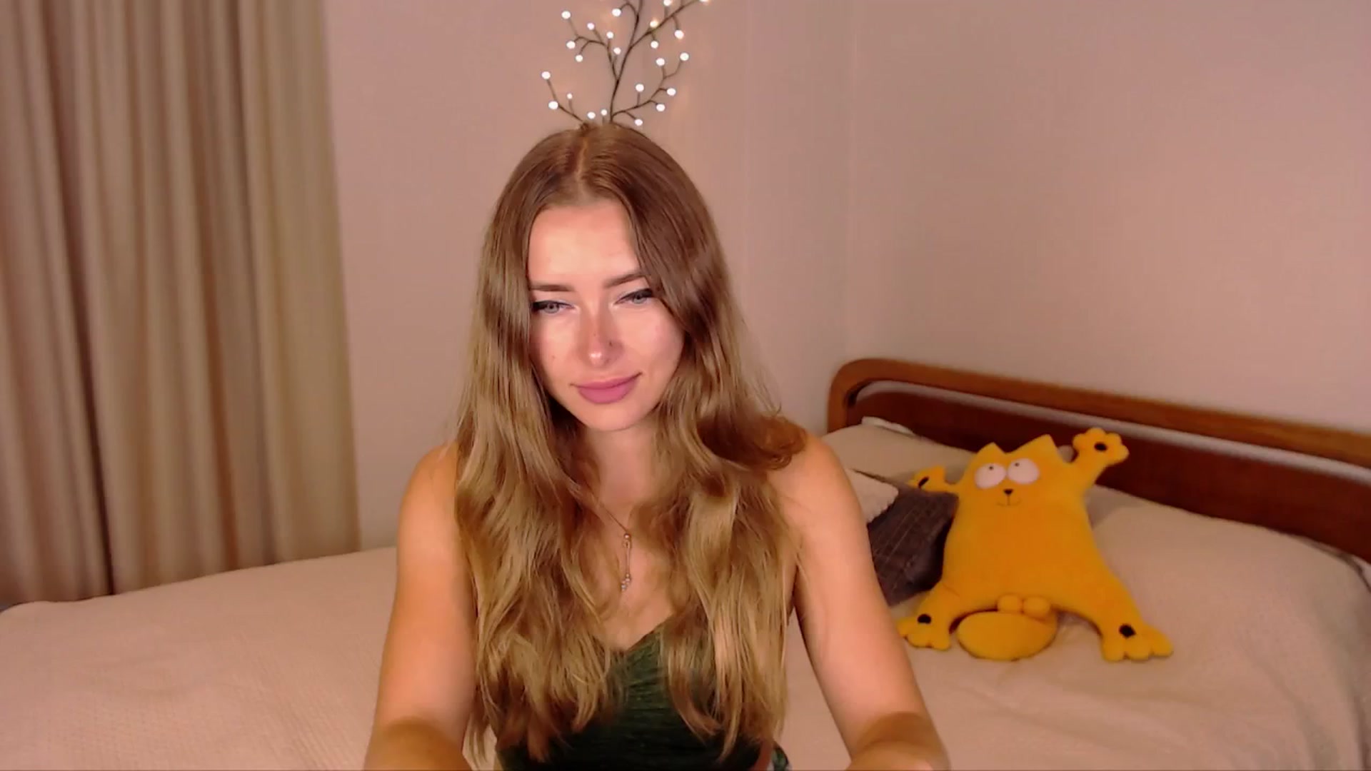 Gallery image thumbnail from SimonsWife's myfreecams stream on, 10/10/2024, 12:46 image 12 of 20