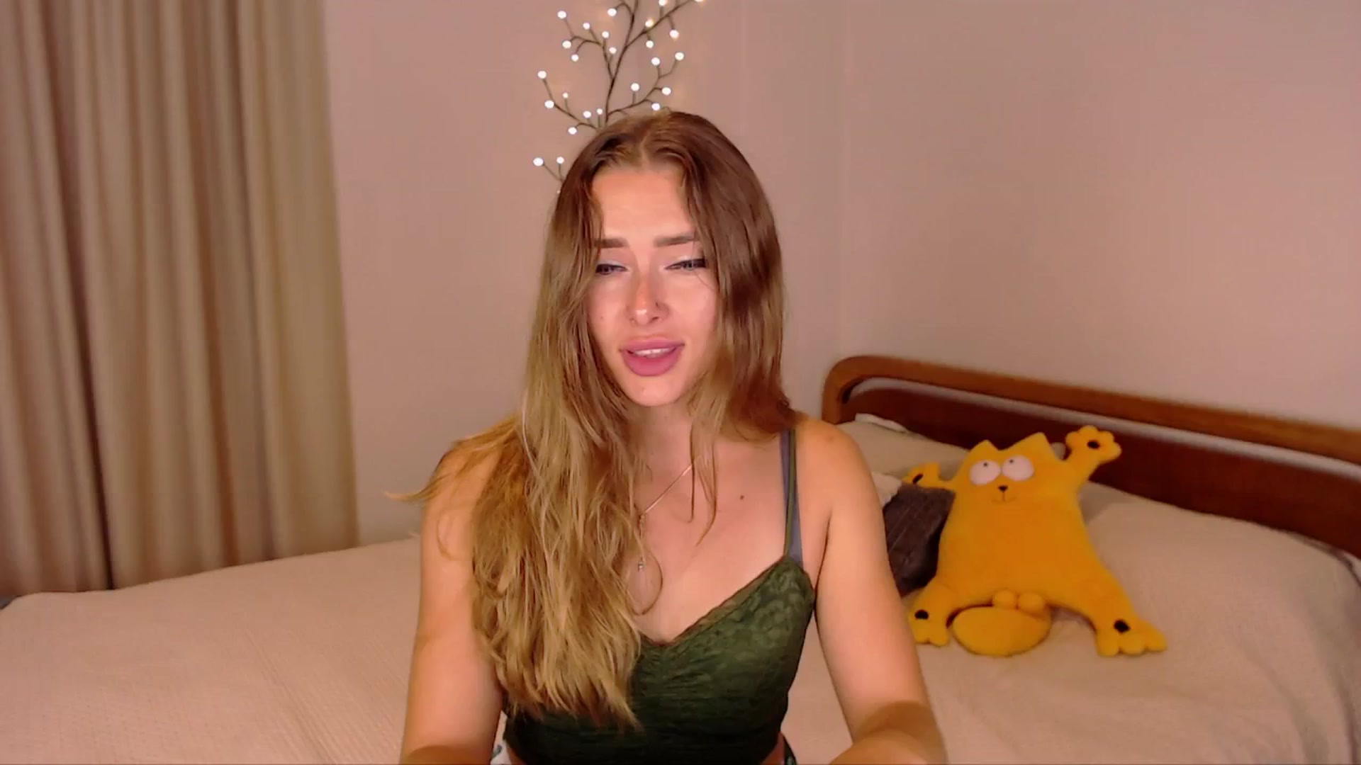 Gallery image thumbnail from SimonsWife's myfreecams stream on, 10/10/2024, 12:46 image 20 of 20